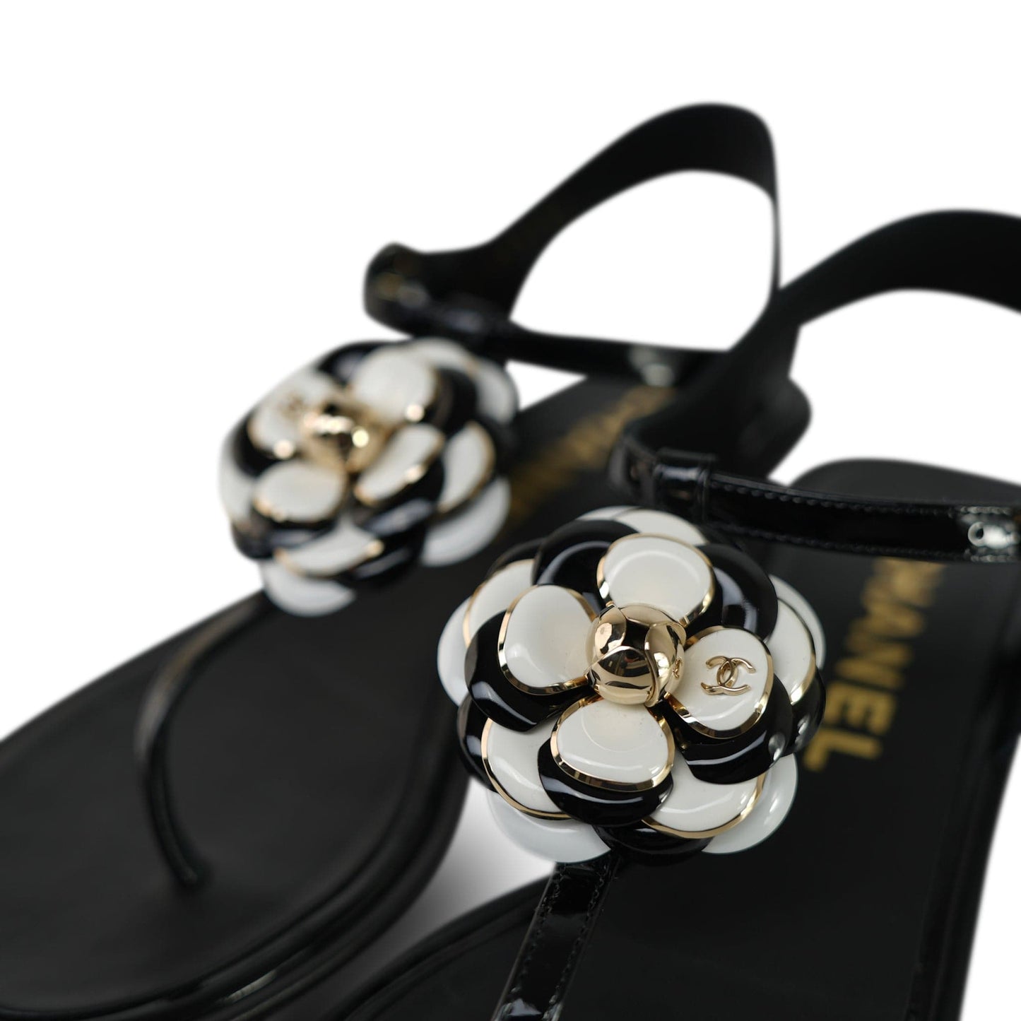 22A Black/White Patent Calfskin Camellia Thong Sandals Size 38