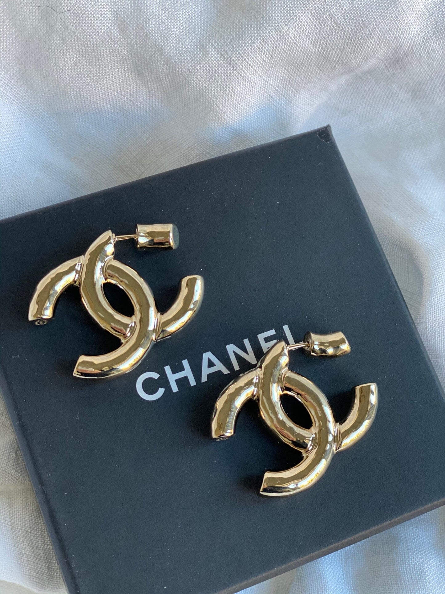 22C CC Earrings Light Gold