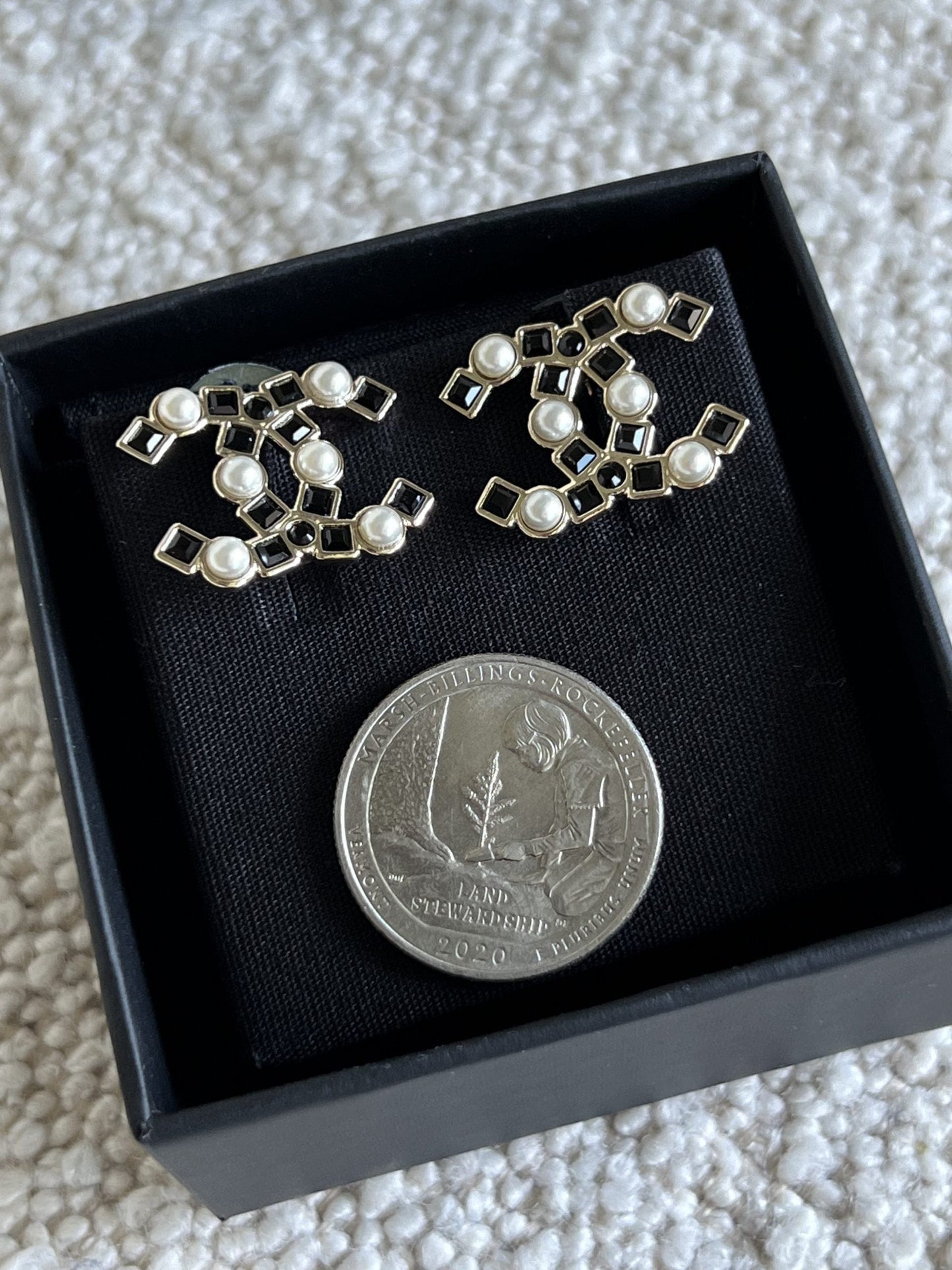 22P Gold Black Crystal Pearl Earrings