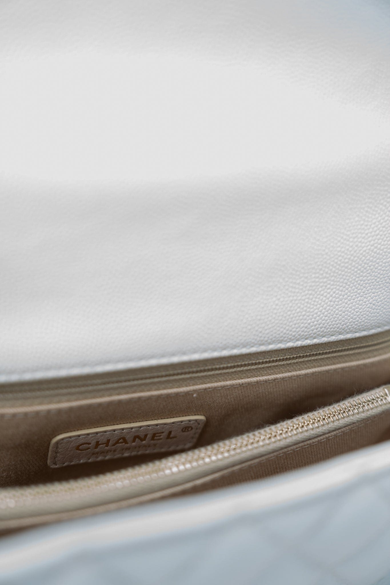 20K Iridescent White Caviar Quilted Coco Handle Medium Light Gold Hardware