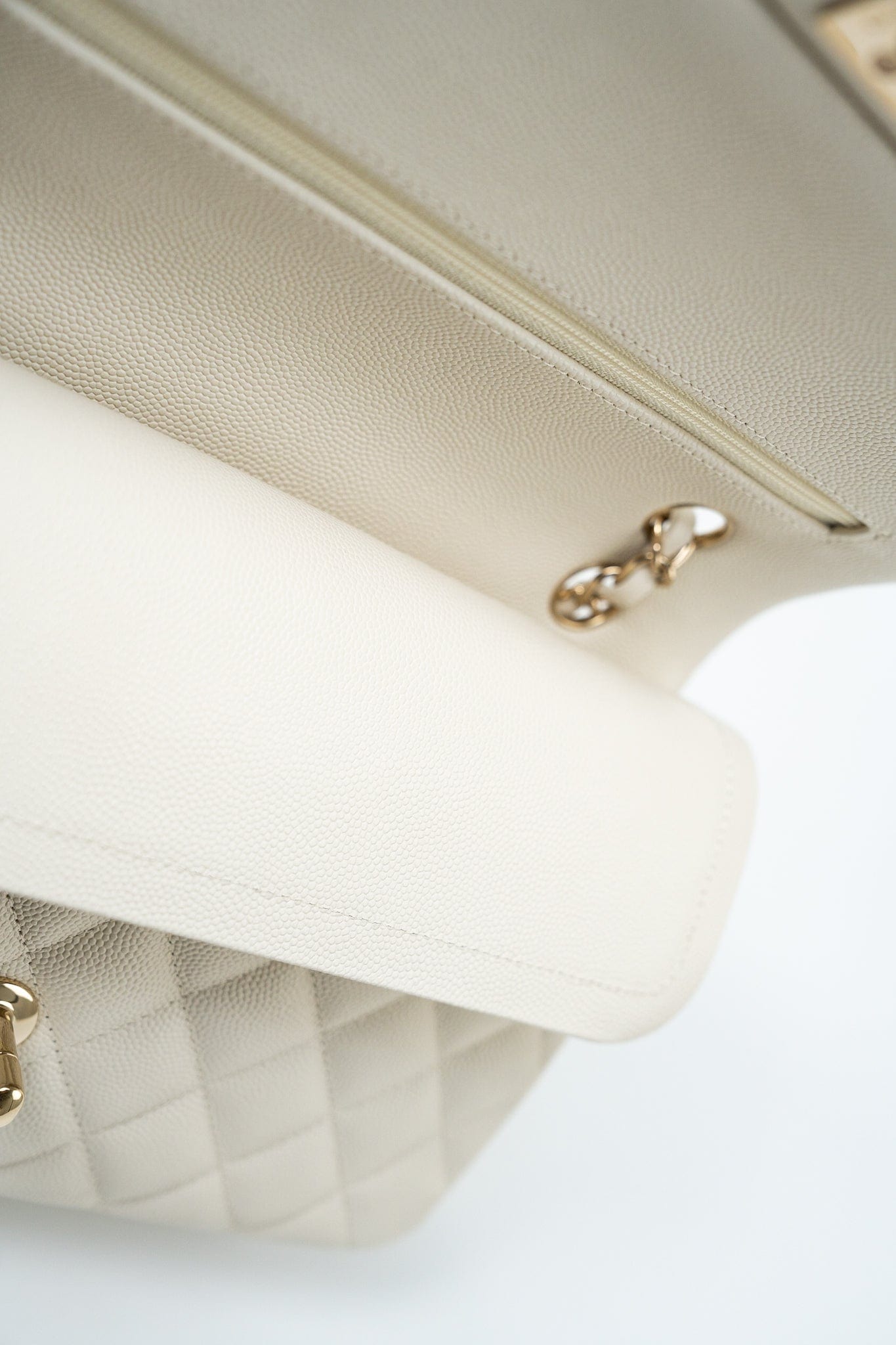 21A White/ Ivory Caviar Quilted Classic Flap Medium Light Gold Hardware