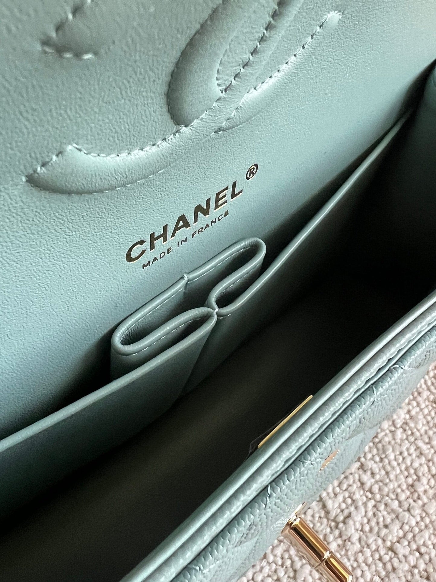 22C Dark Green Caviar Classic Flap Quilted Medium LGHW