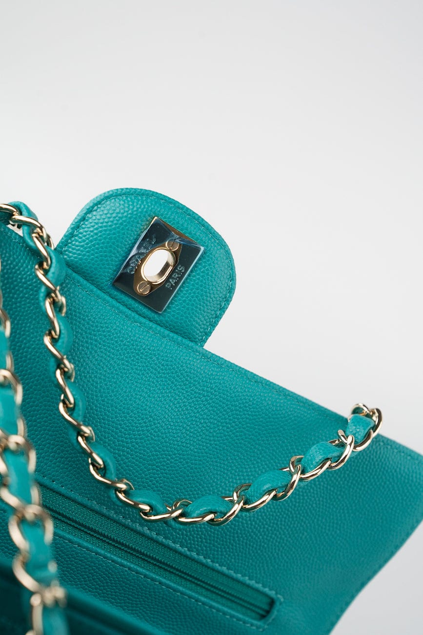 17C Turquoise Caviar Quilted Classic Flap Medium LGHW w/ Edge Stitching