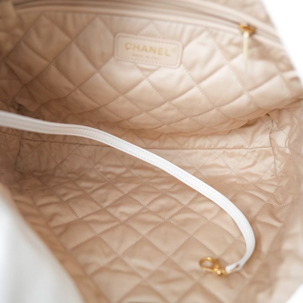 23C White Calfskin Quilted 22 Hobo Bag Small Aged Gold Hardware