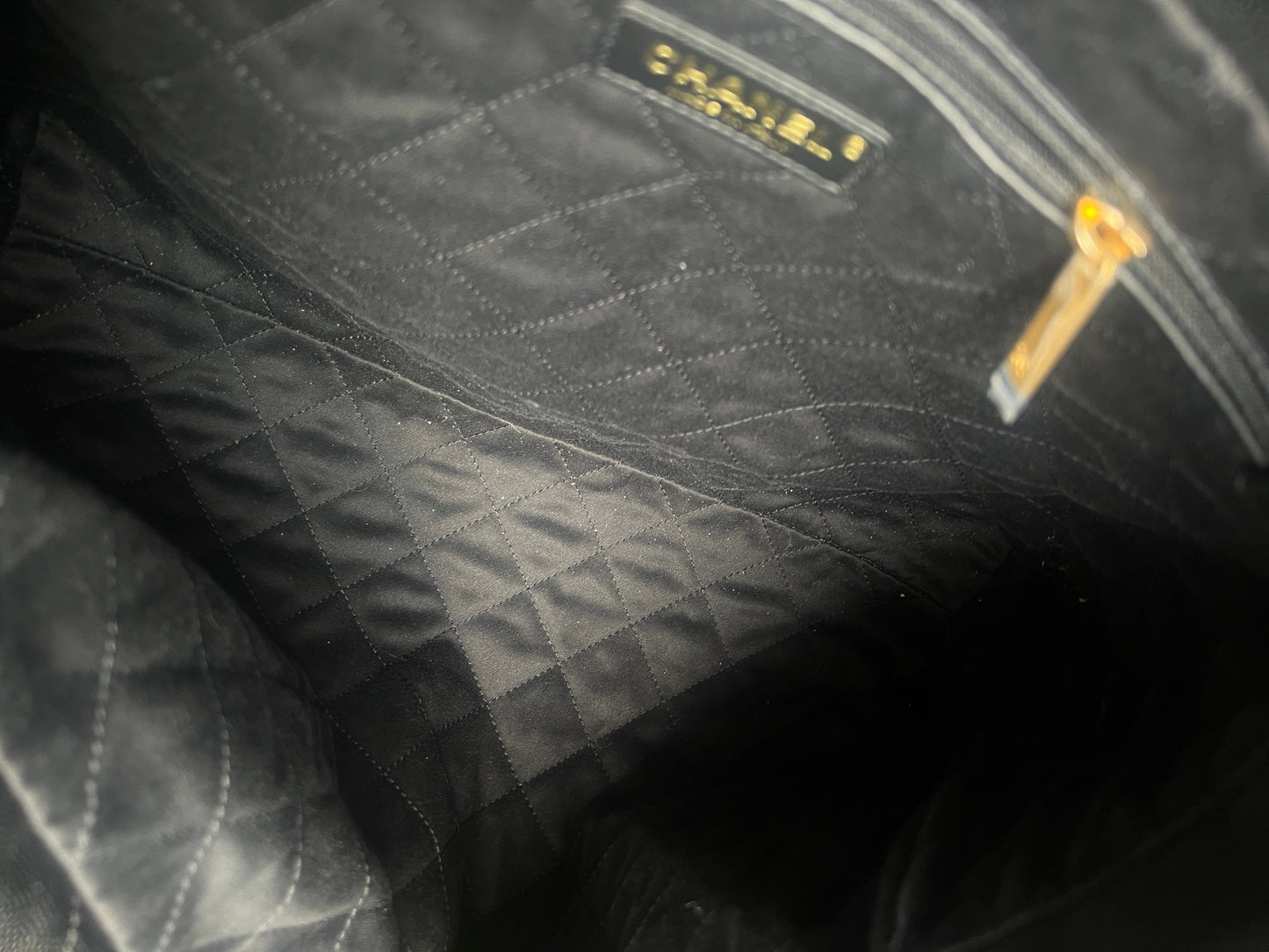 23K Black Caviar Quilted 22 Hobo Drawstring Bag Medium Aged Gold