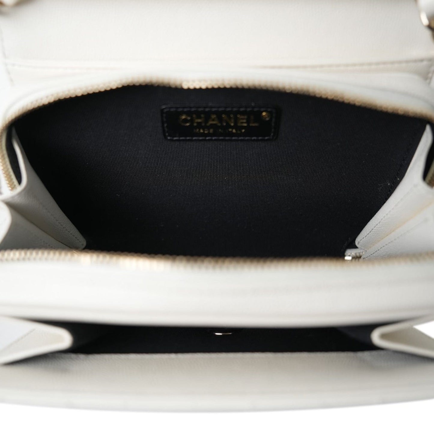22C White Caviar Quilted Like A Wallet Flap Bag LGHW