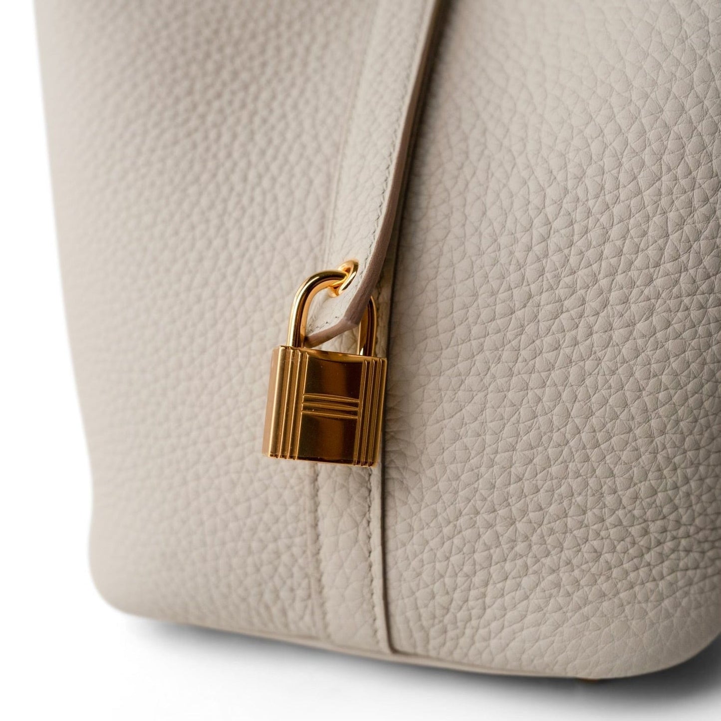 Picotin Lock 18 Beton Taurillon Clemence B Stamp