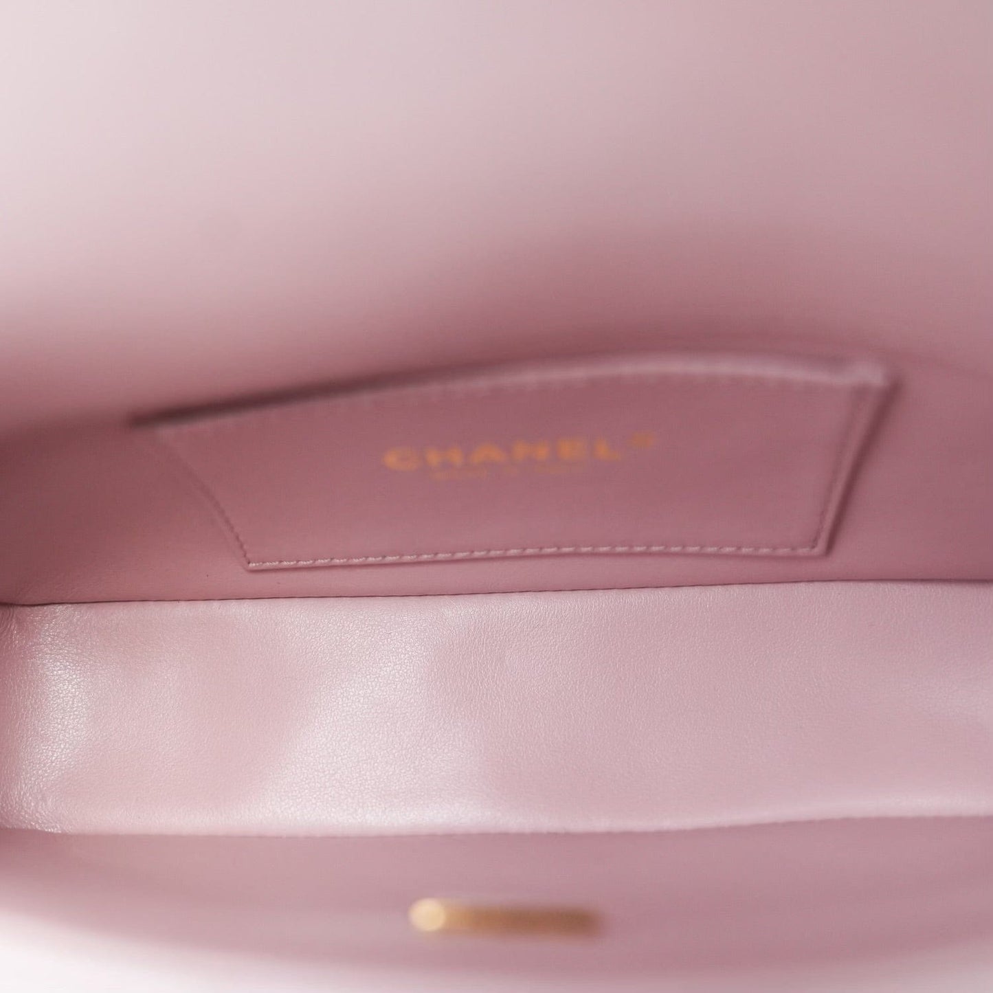 24P Pearly Pink Charm Single Flap Aged Gold Hardware