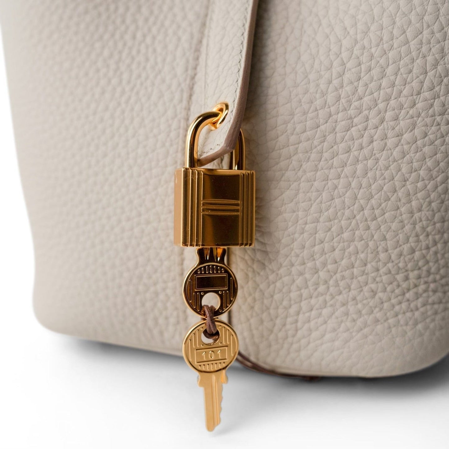 Picotin Lock 18 Beton Taurillon Clemence B Stamp