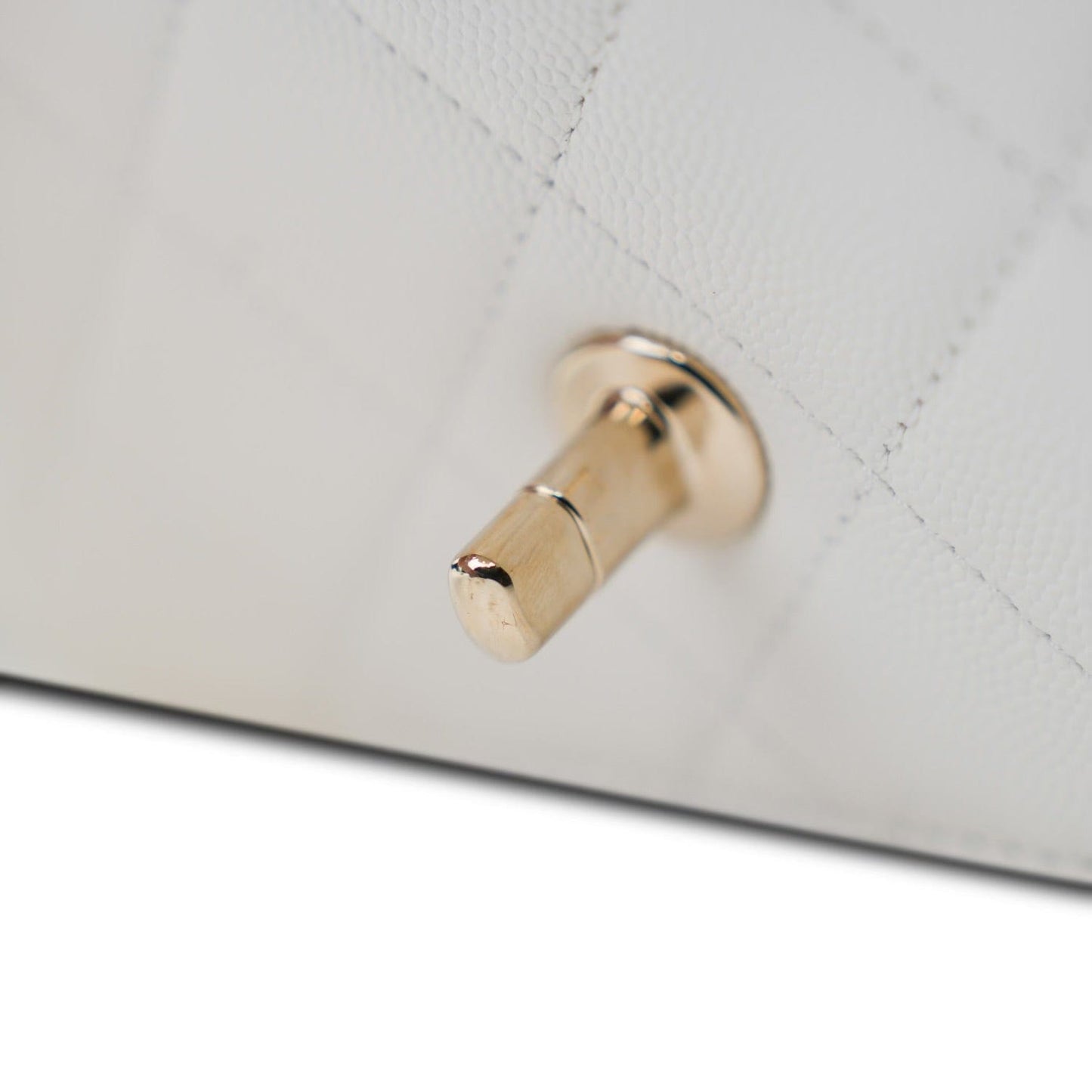 22C White Caviar Quilted Like A Wallet Flap Bag LGHW