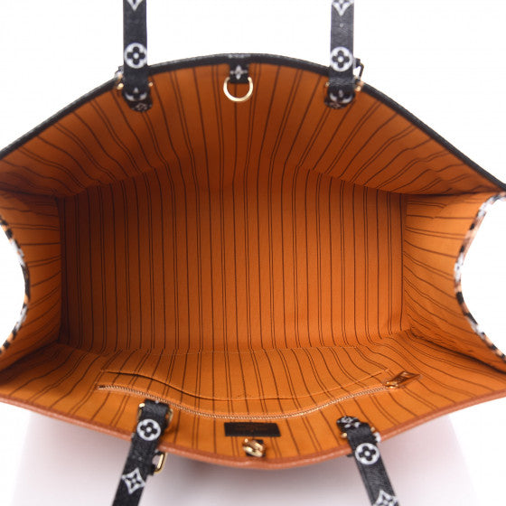 Louis Vuitton Monogram Giant Jungle Onthego M44674