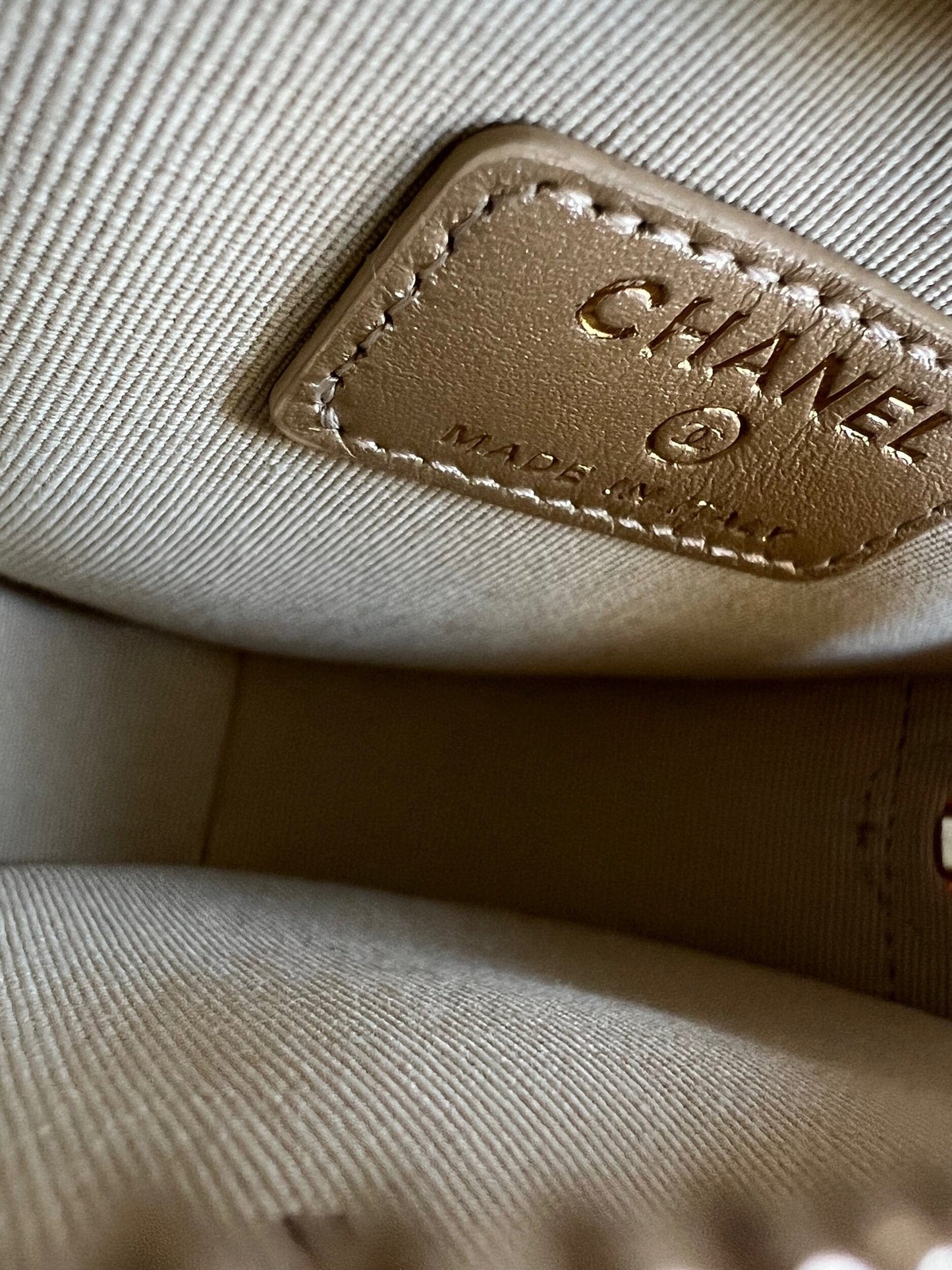 22S CC In Love Metallic Gold Lambskin Heart Zipped Belt Bag LGHW