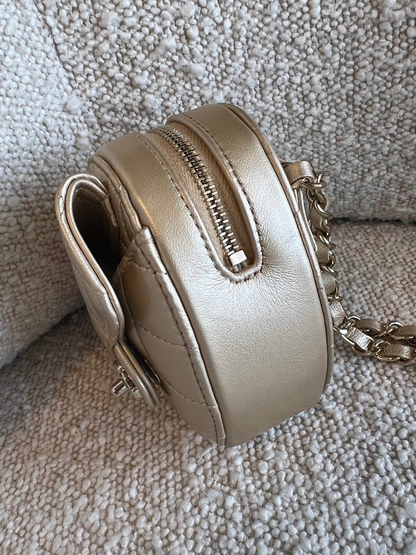 22S CC In Love Metallic Gold Lambskin Heart Zipped Belt Bag LGHW