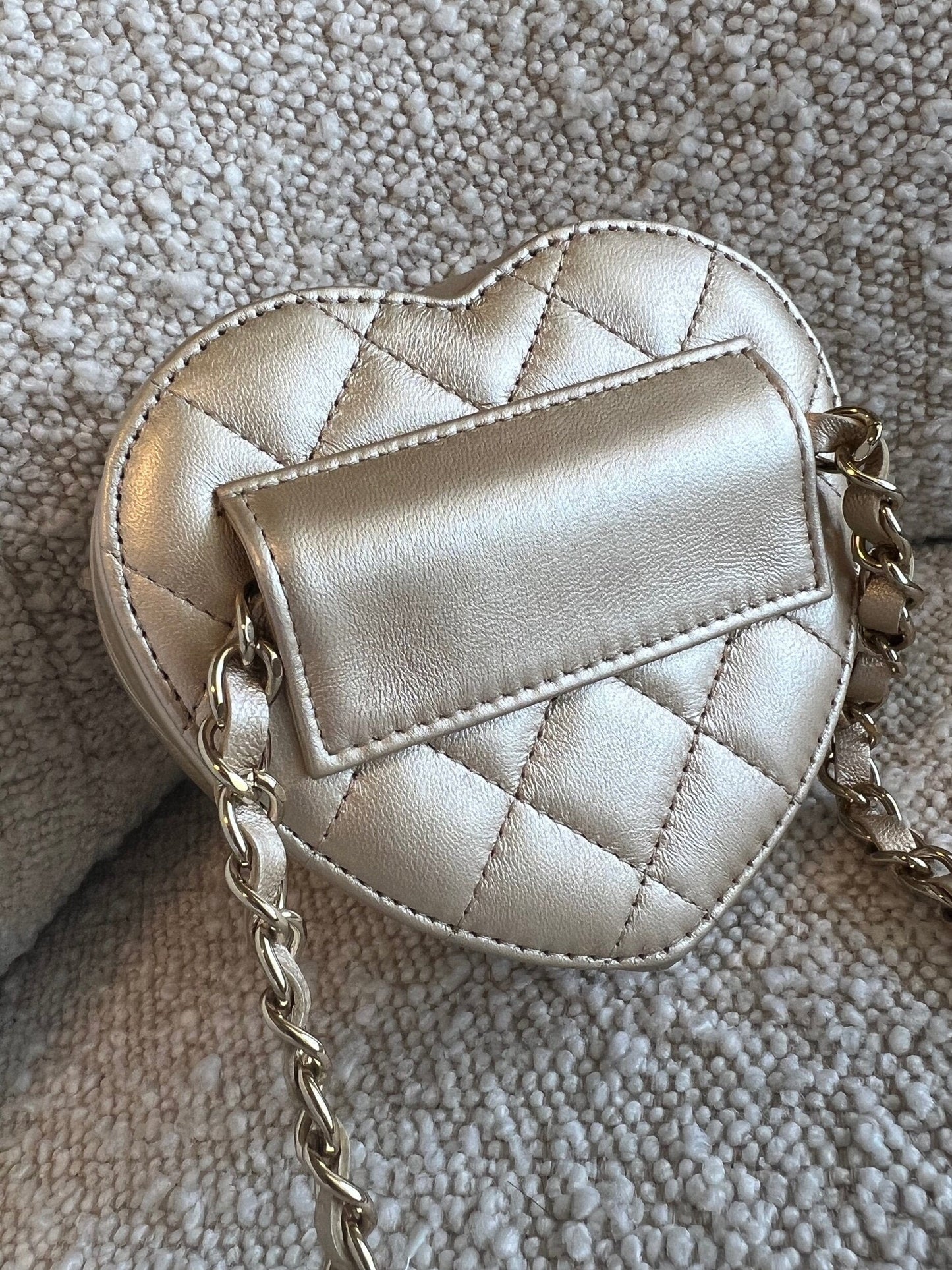 22S CC In Love Metallic Gold Lambskin Heart Zipped Belt Bag LGHW