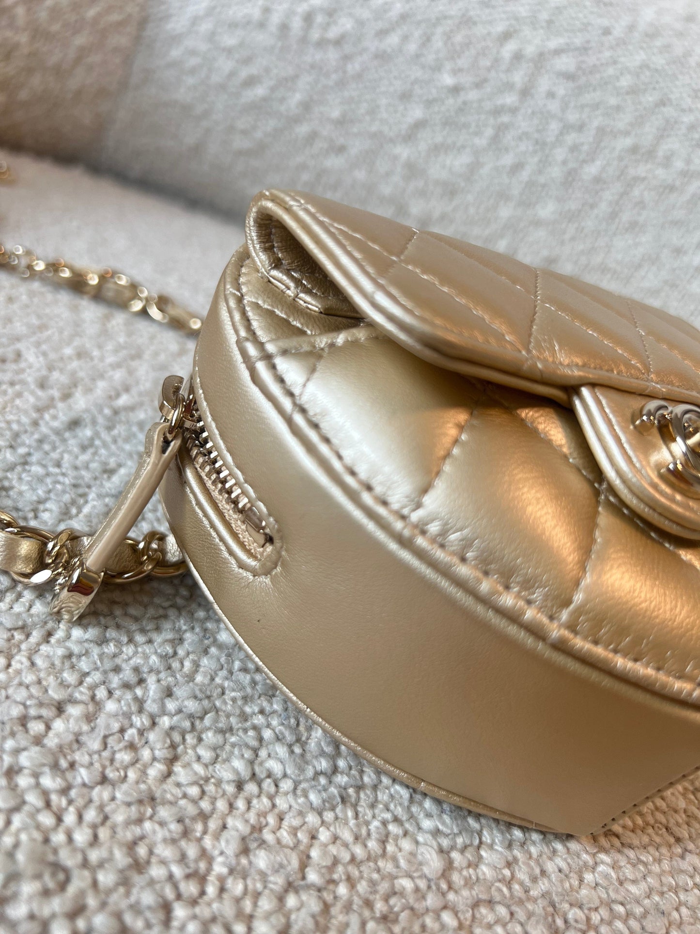 22S CC In Love Metallic Gold Lambskin Heart Zipped Belt Bag LGHW