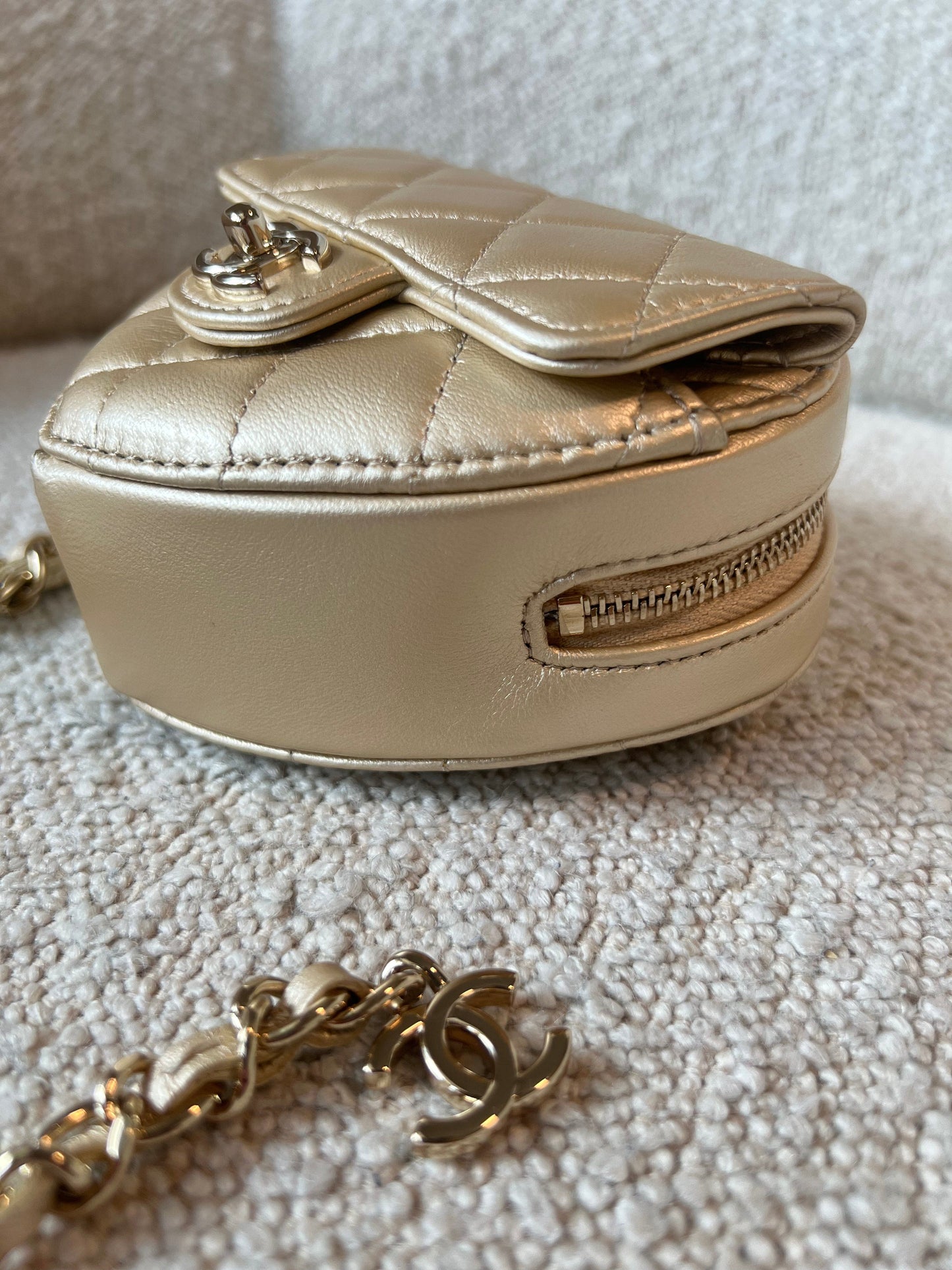 22S CC In Love Metallic Gold Lambskin Heart Zipped Belt Bag LGHW