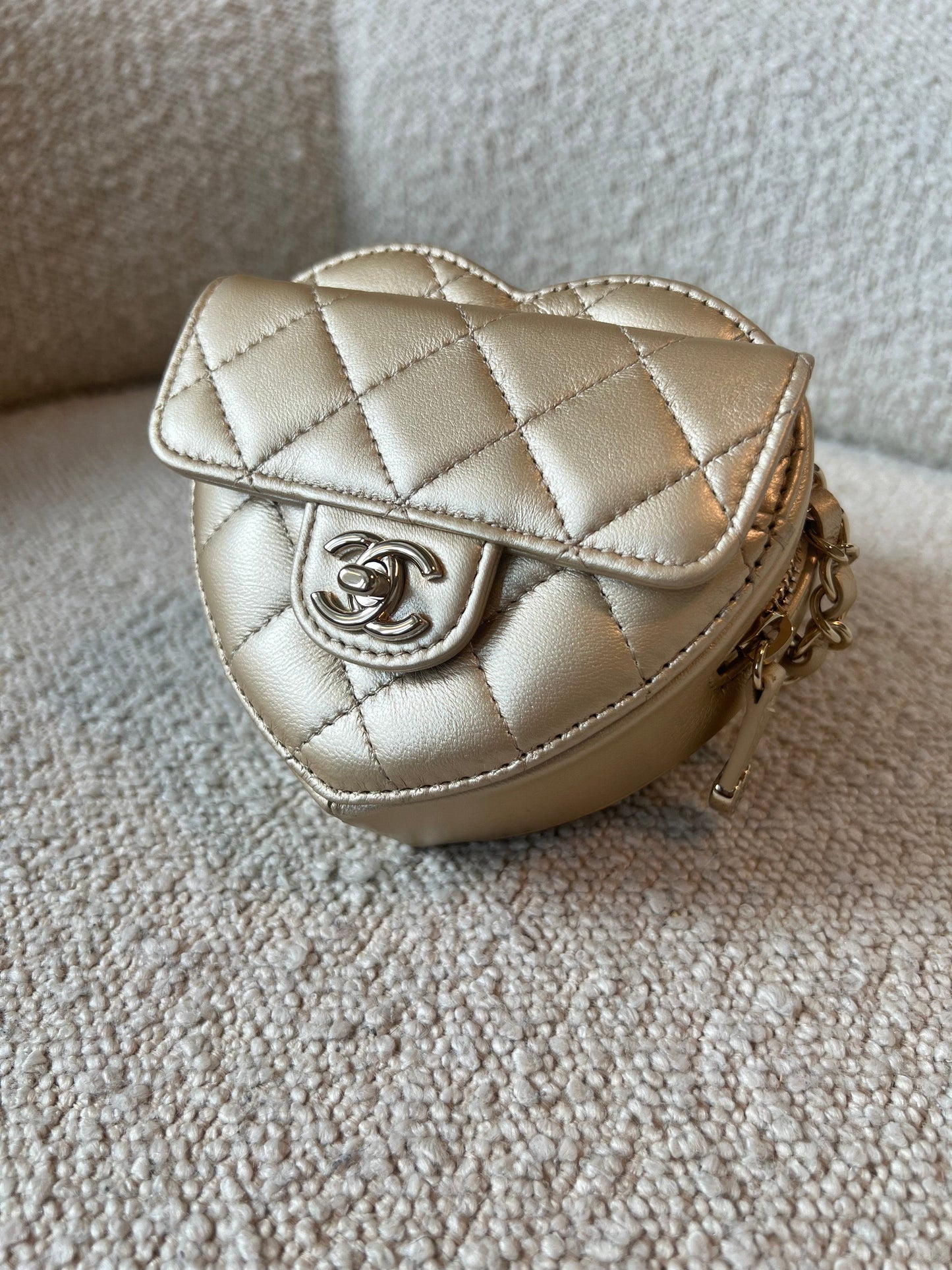 22S CC In Love Metallic Gold Lambskin Heart Zipped Belt Bag LGHW