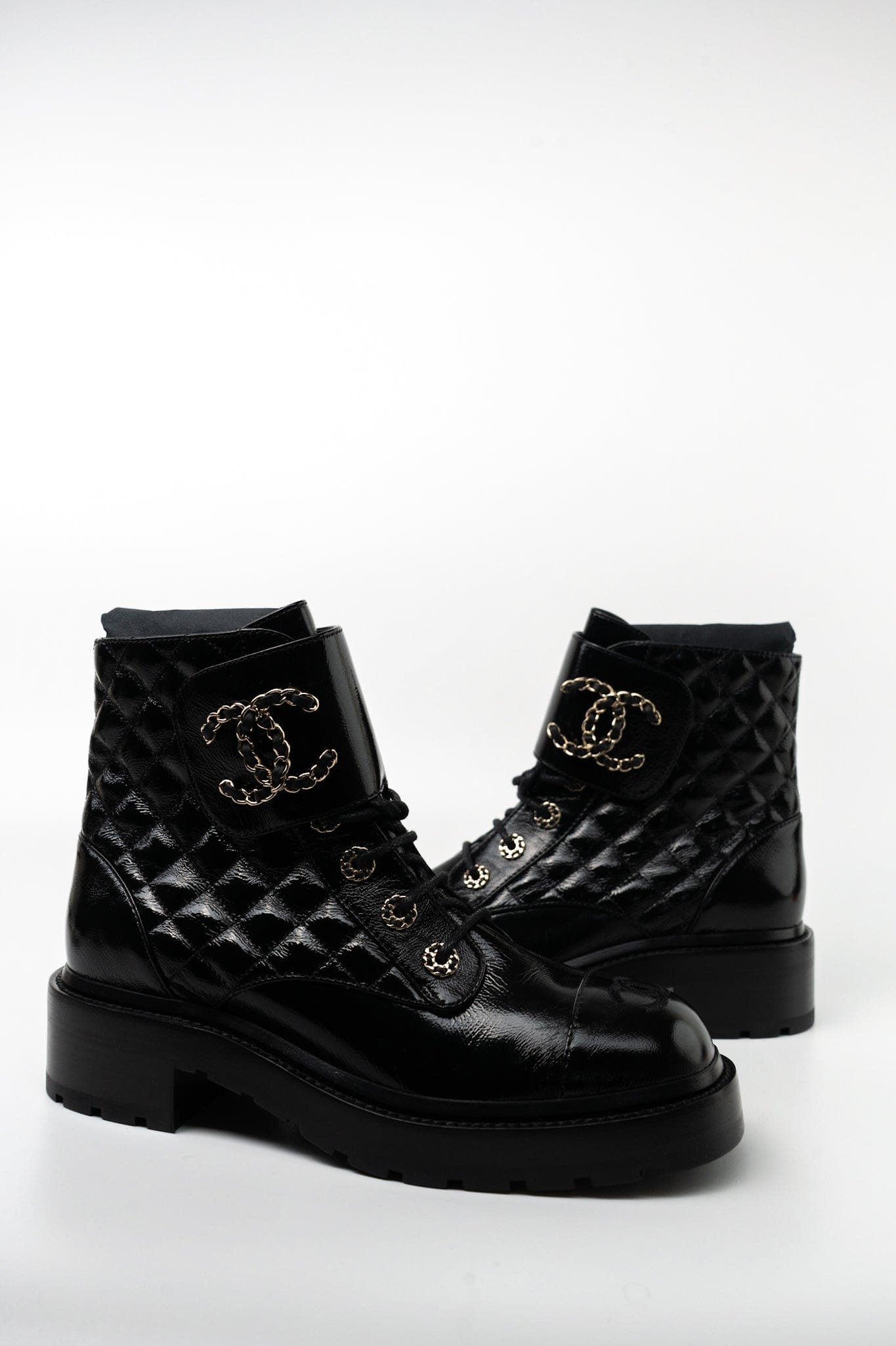 Shinny Calfskin Quilted Lace up Combat Boots