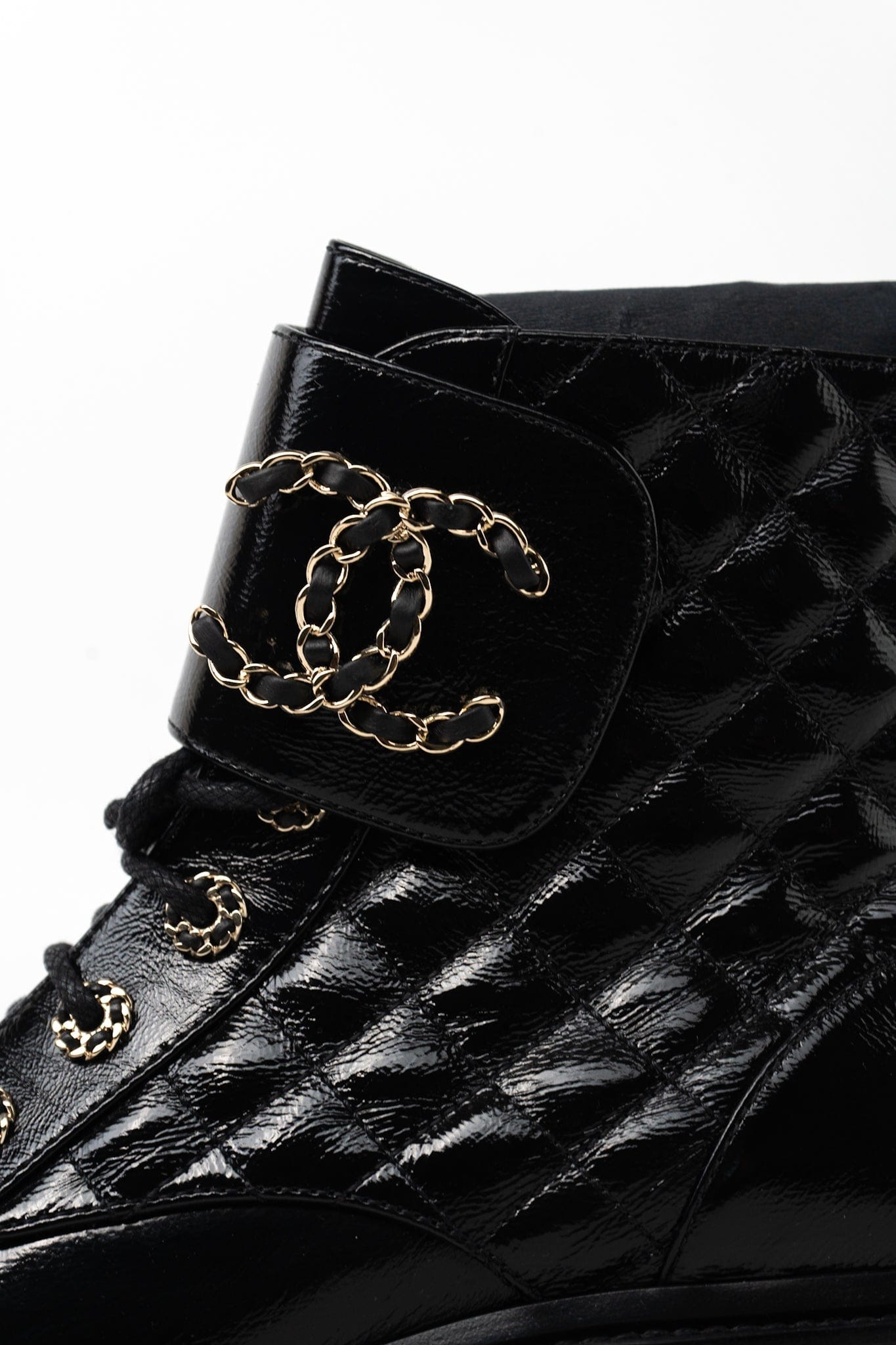 Shinny Calfskin Quilted Lace up Combat Boots