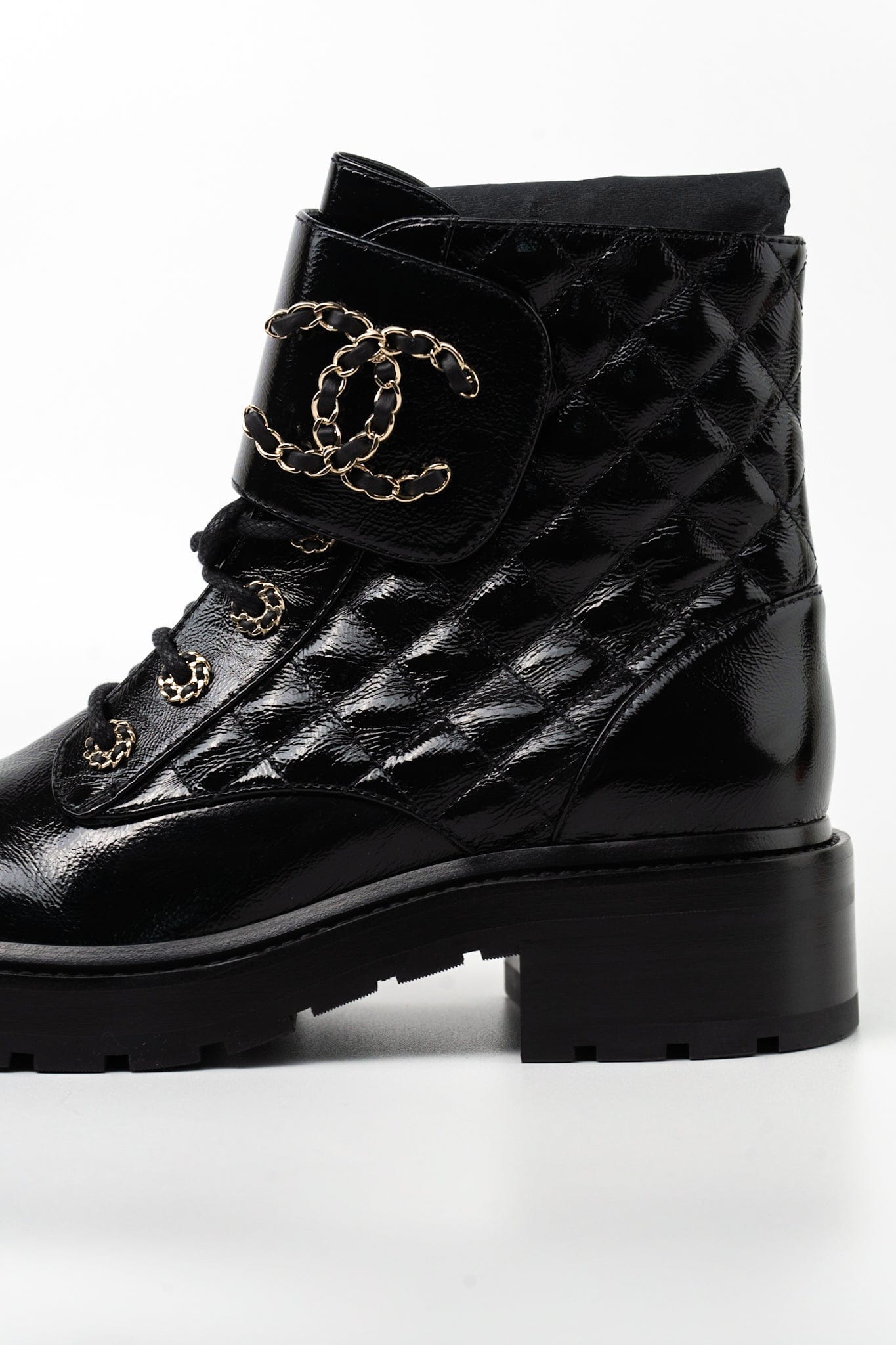Shinny Calfskin Quilted Lace up Combat Boots