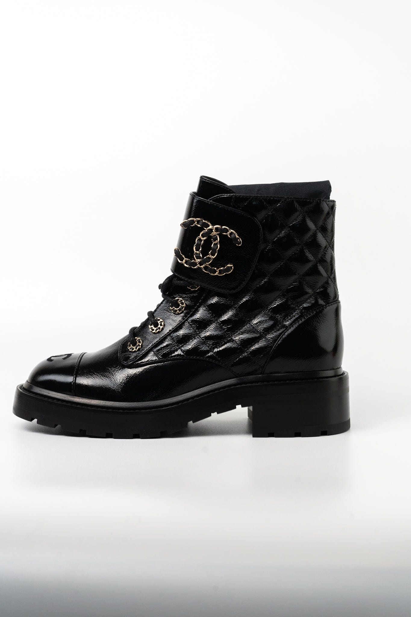 Shinny Calfskin Quilted Lace up Combat Boots