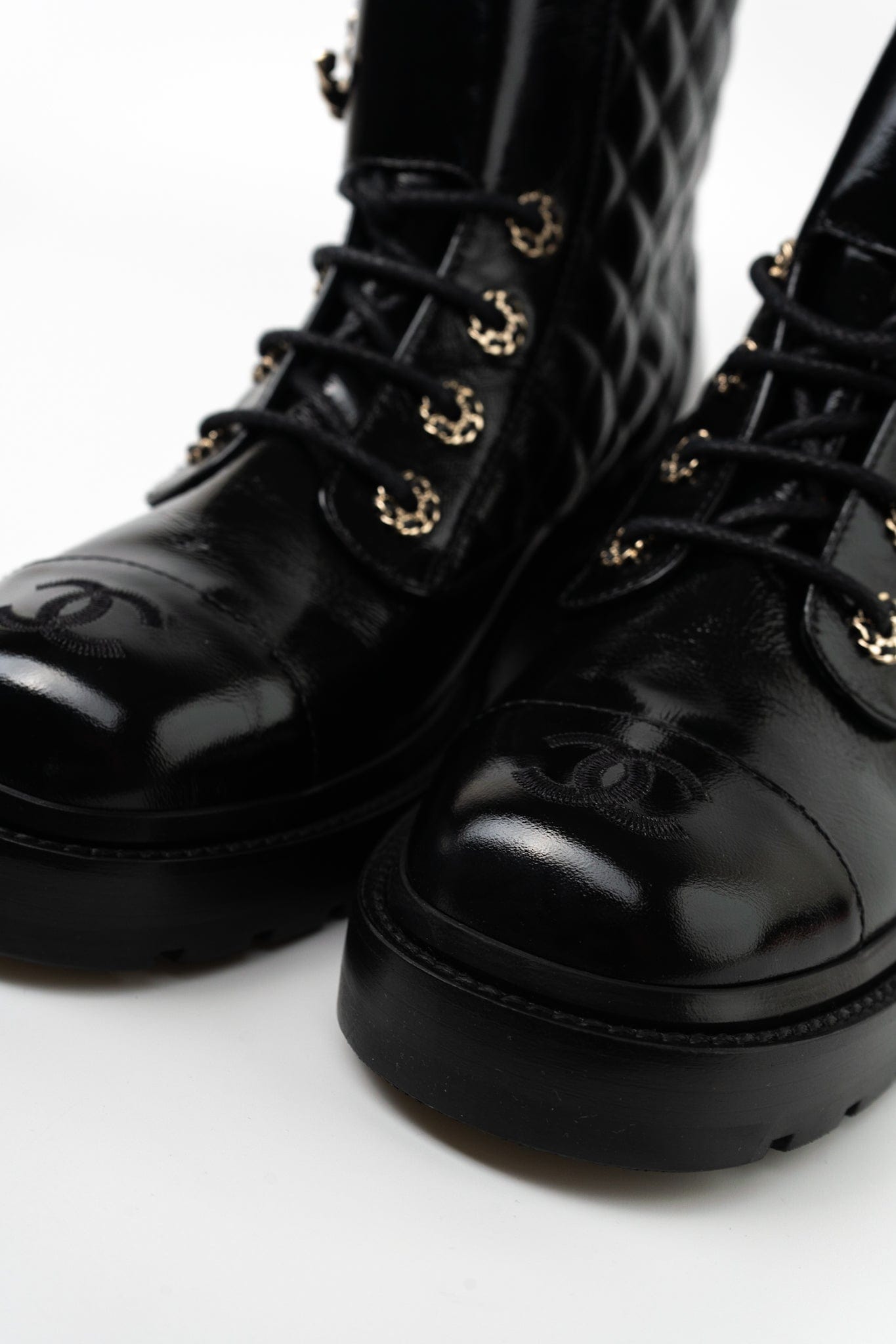 Shinny Calfskin Quilted Lace up Combat Boots