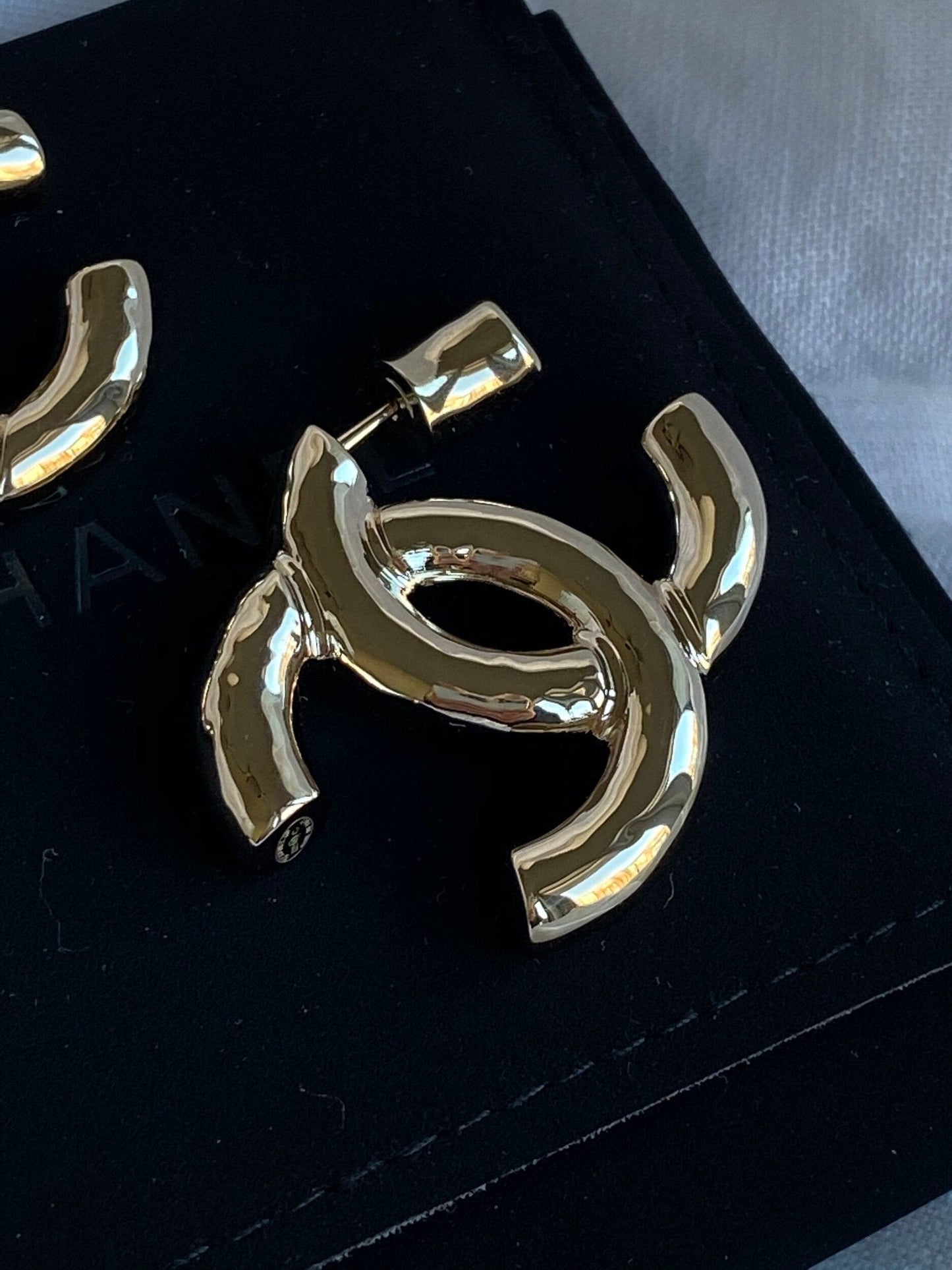 22C CC Earrings Light Gold