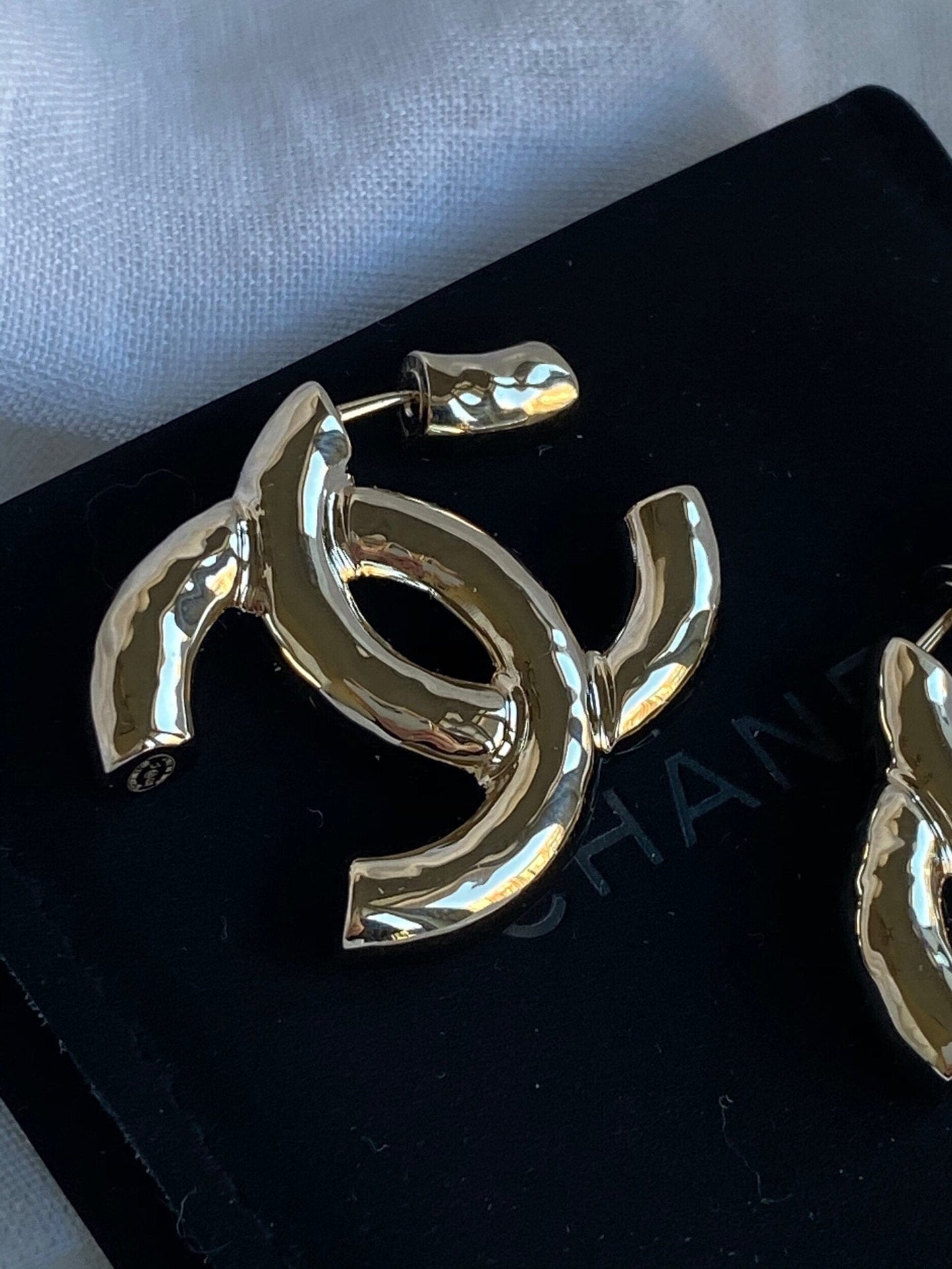 22C CC Earrings Light Gold