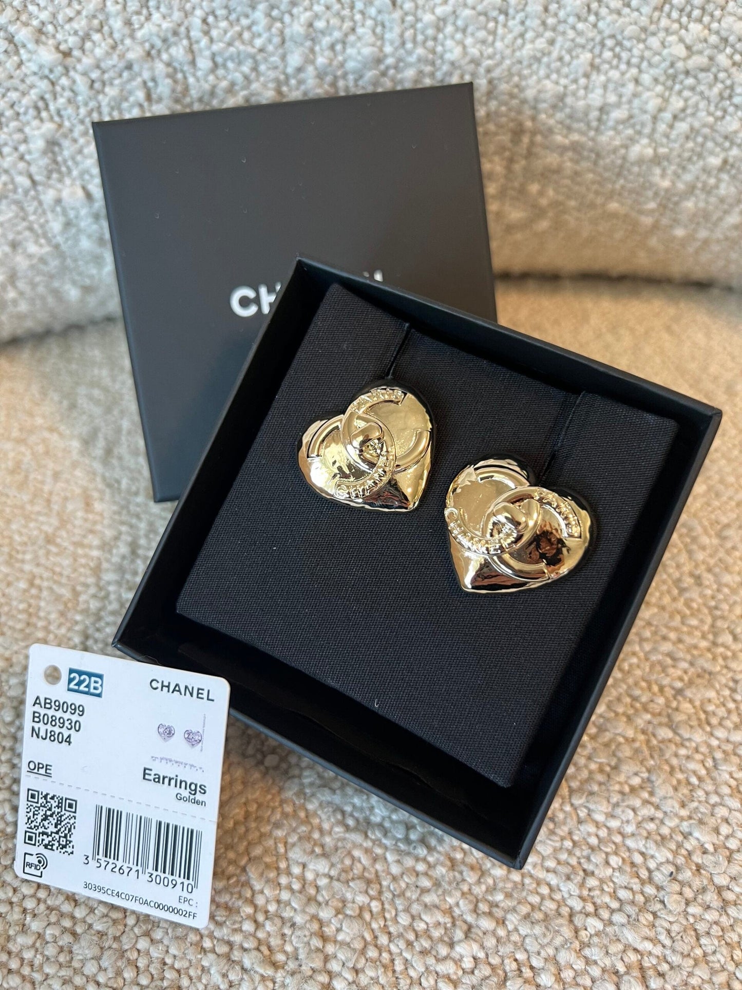 22B Gold Heart CC Turnlock Earring Large