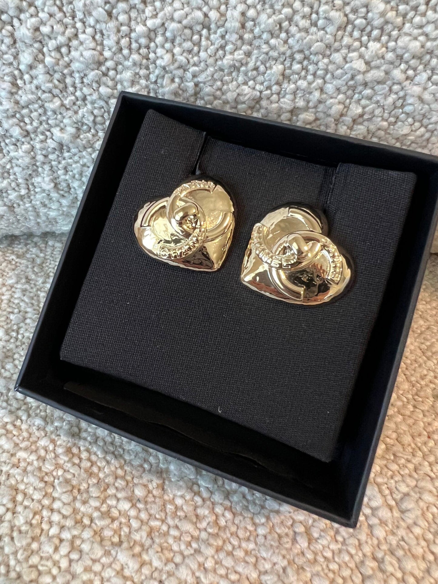 22B Gold Heart CC Turnlock Earring Large