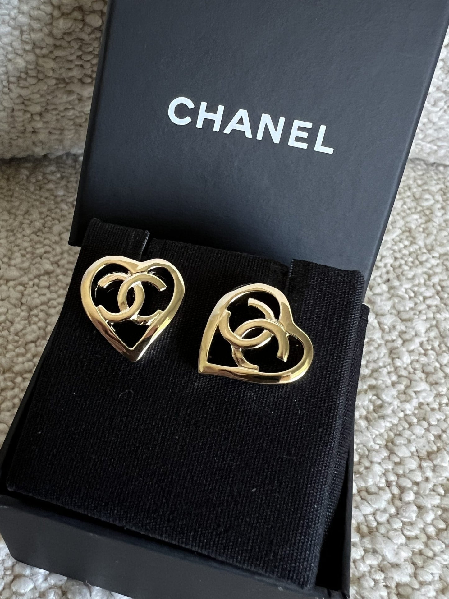 22P Chanel CC Heart Small Earrings Light Gold