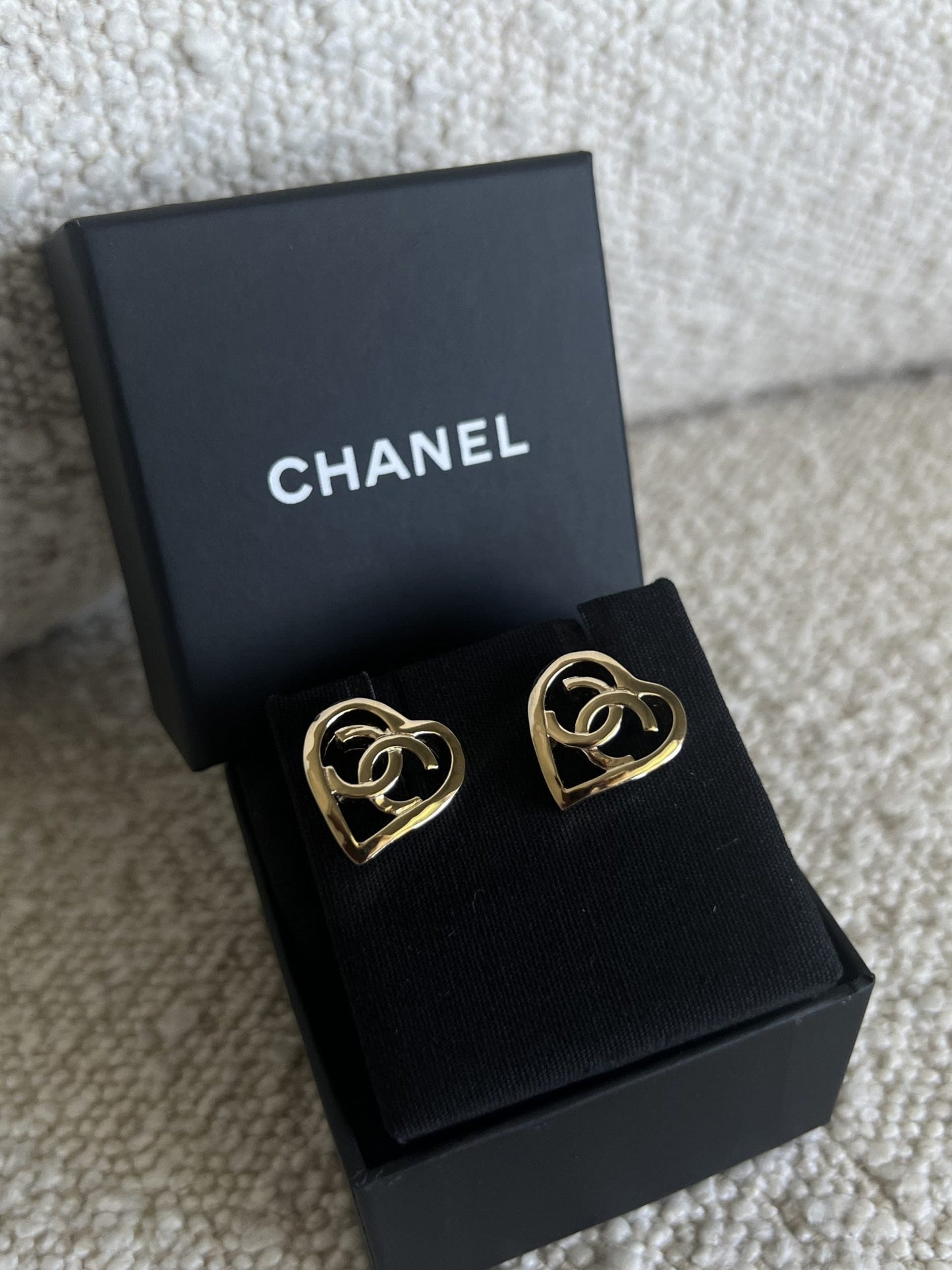 22P Chanel CC Heart Small Earrings Light Gold