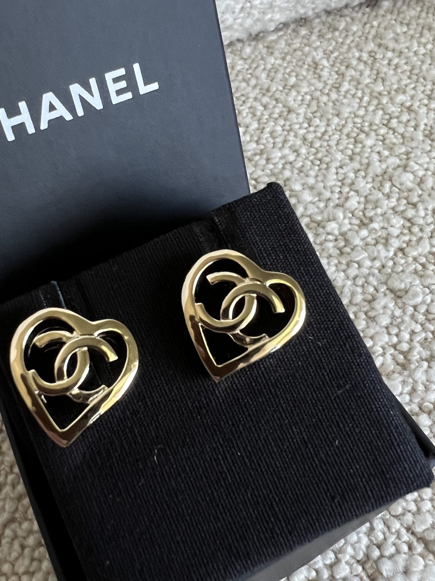 22P Chanel CC Heart Small Earrings Light Gold