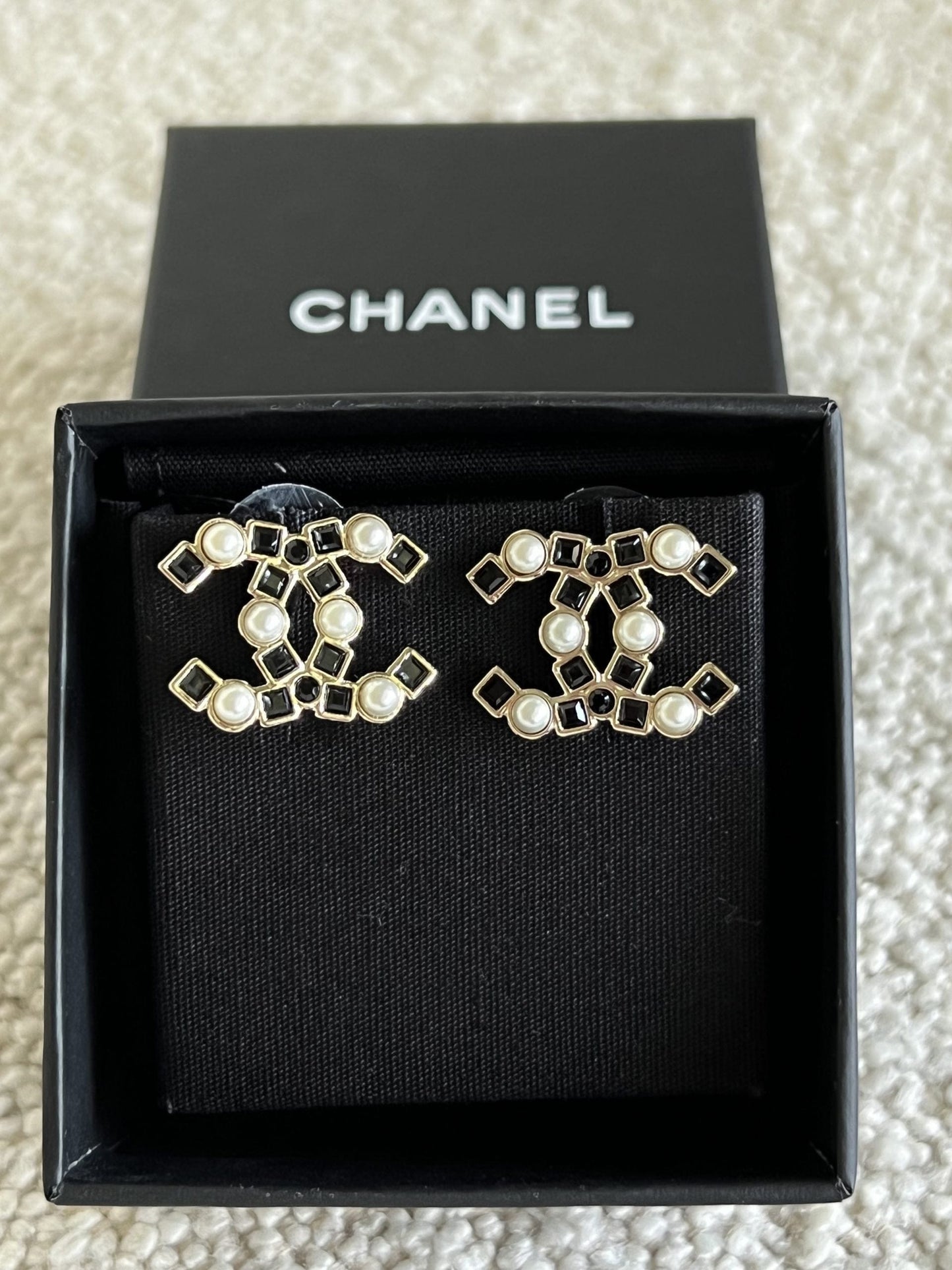 22P Gold Black Crystal Pearl Earrings