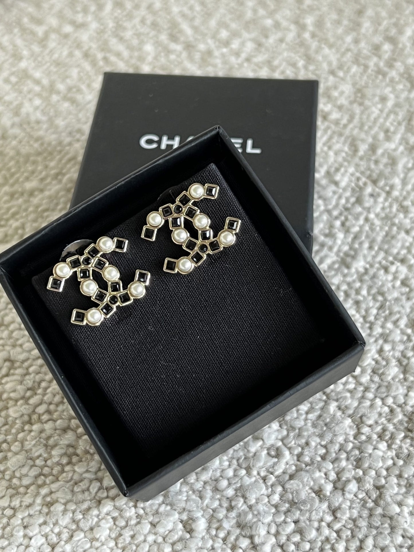 22P Gold Black Crystal Pearl Earrings