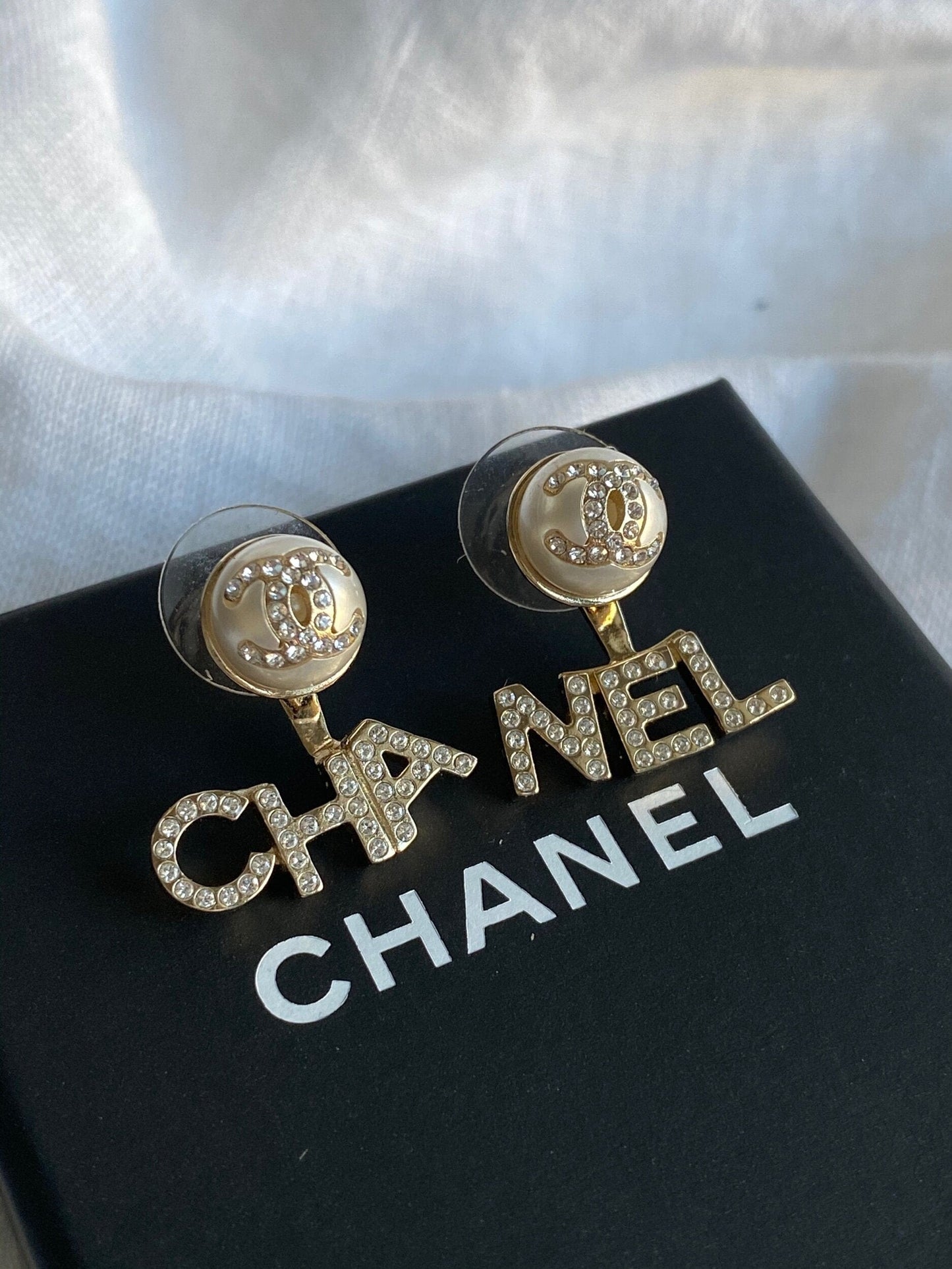 Pearl CHA NEL Light Gold Crystal Earring