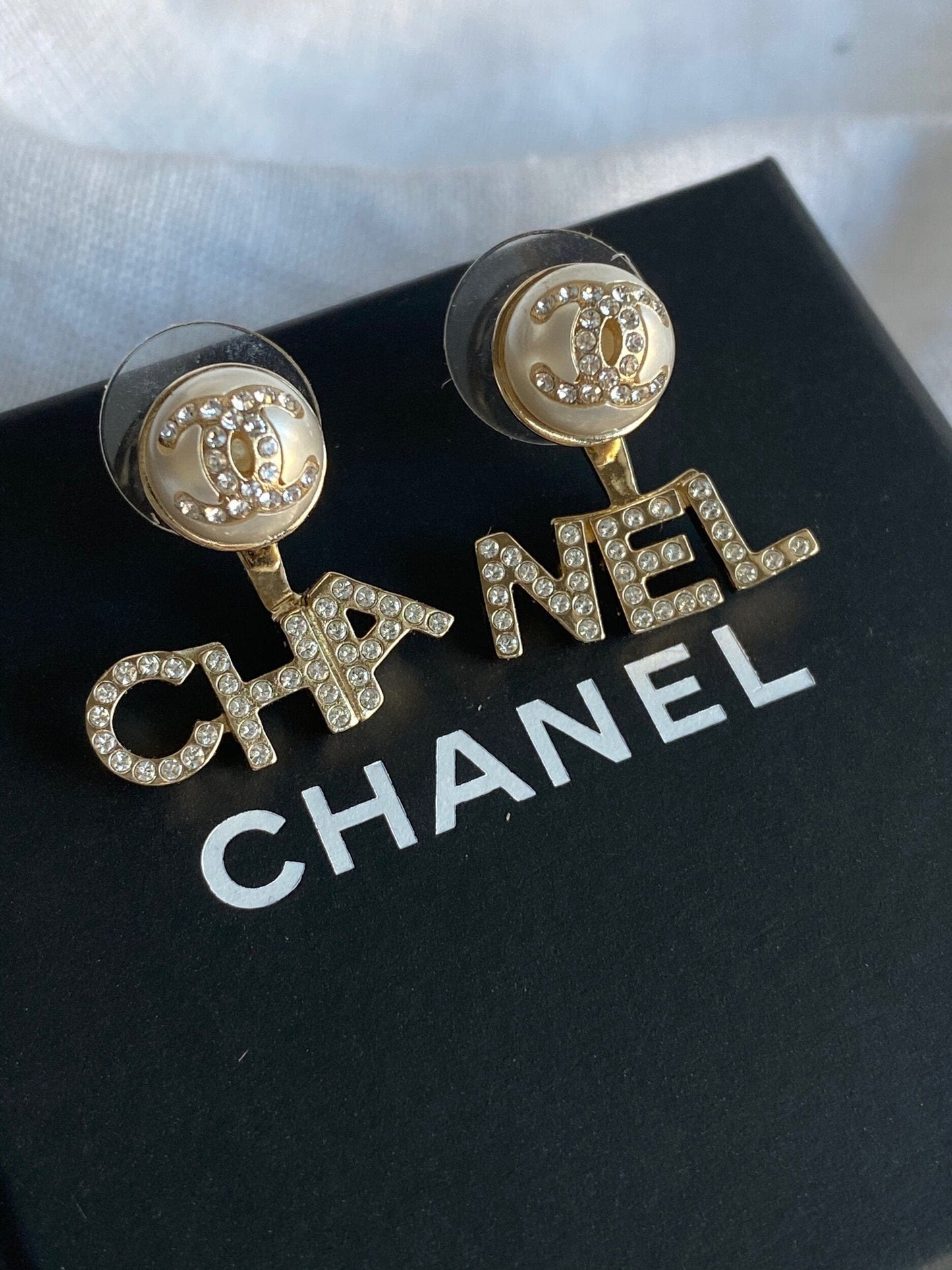 Pearl CHA NEL Light Gold Crystal Earring