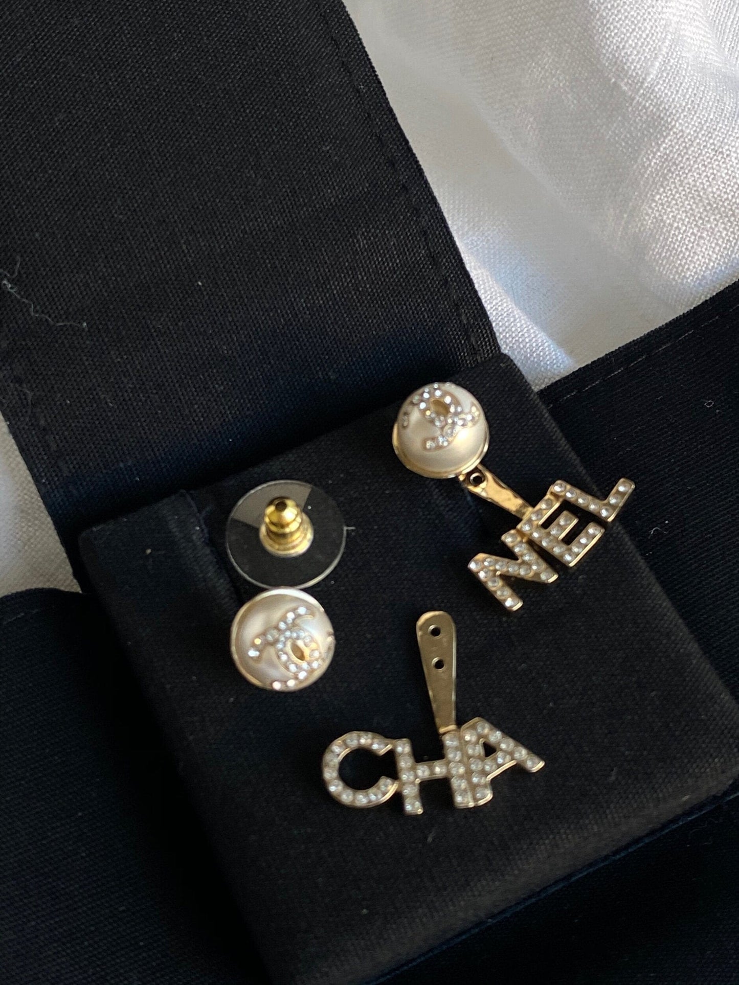 Pearl CHA NEL Light Gold Crystal Earring