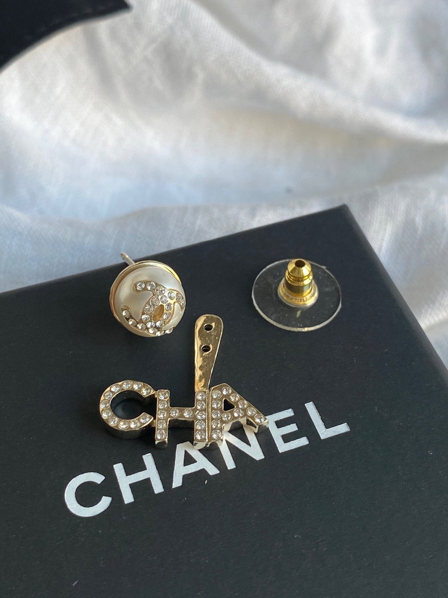 Pearl CHA NEL Light Gold Crystal Earring