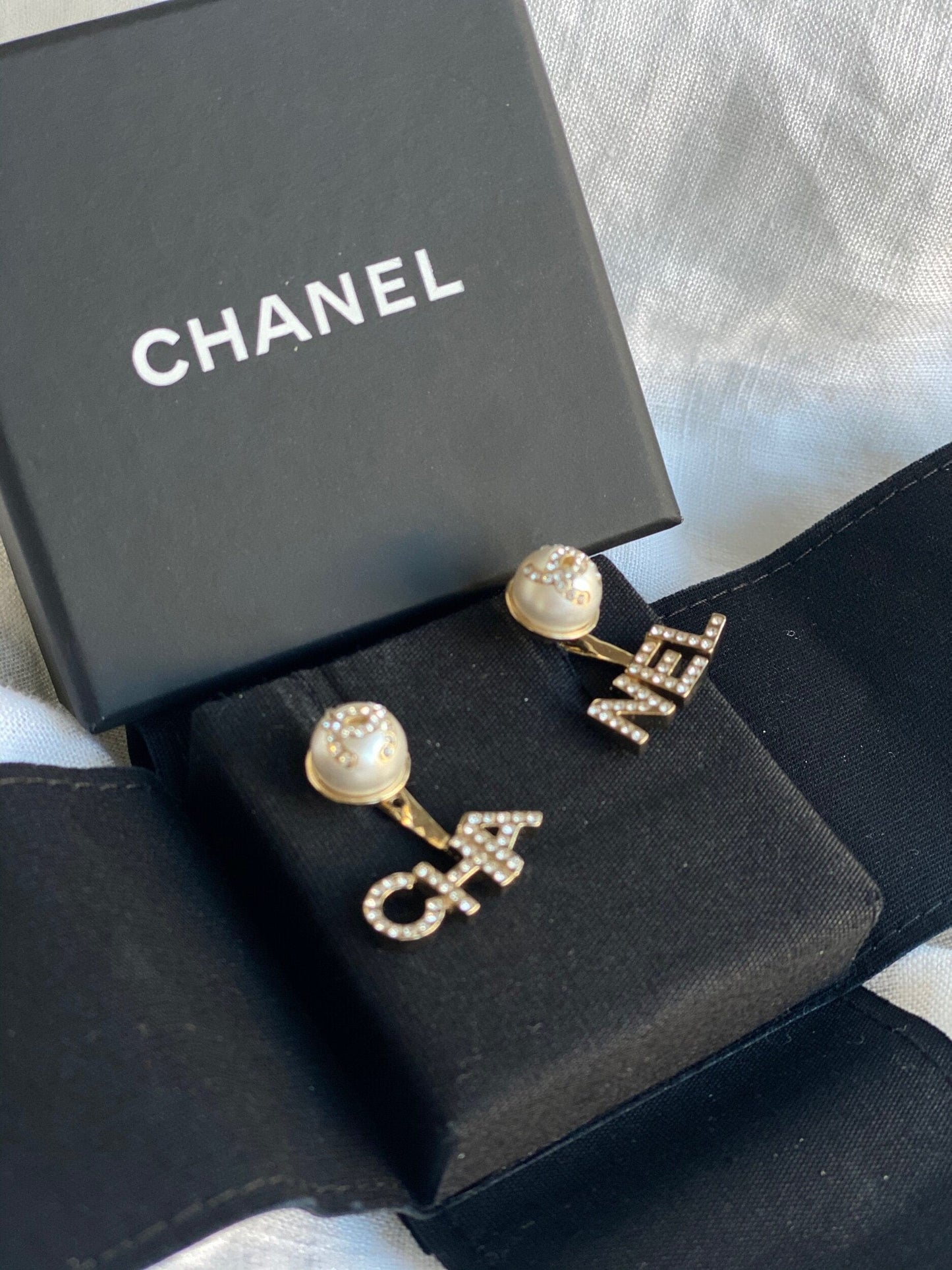 Pearl CHA NEL Light Gold Crystal Earring