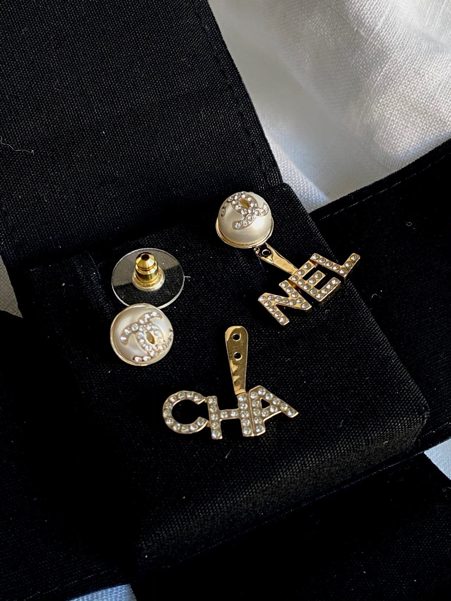 Pearl CHA NEL Light Gold Crystal Earring