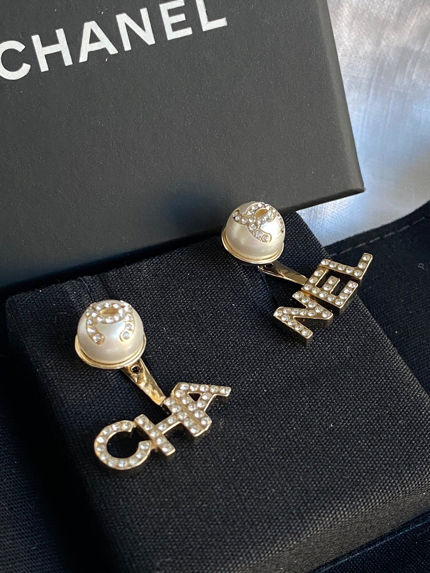 Pearl CHA NEL Light Gold Crystal Earring