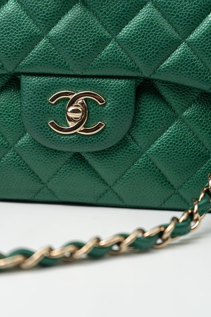 18S Emerald Green Caviar Quilted Classic Flap Jumbo Light Gold Hardware