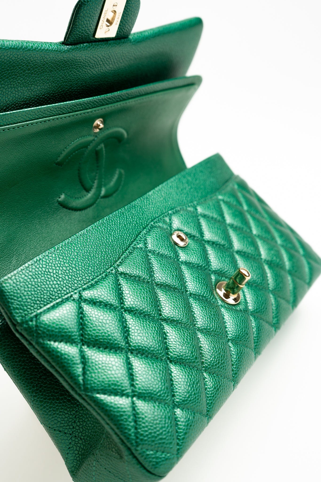 18S Emerald Green Caviar Quilted Classic Flap Medium Light Gold Hardware