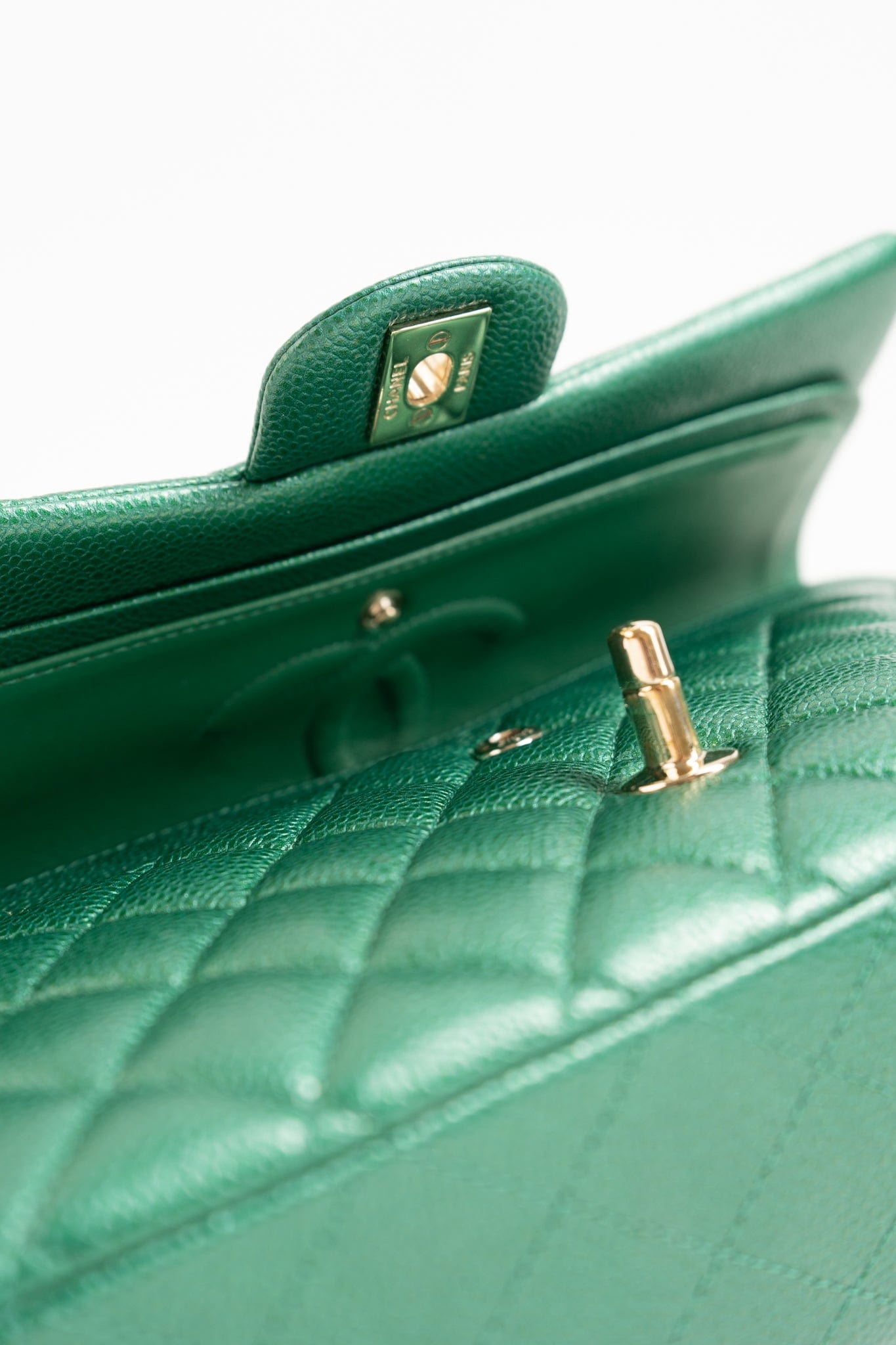 18S Emerald Green Caviar Quilted Classic Flap Medium Light Gold Hardware