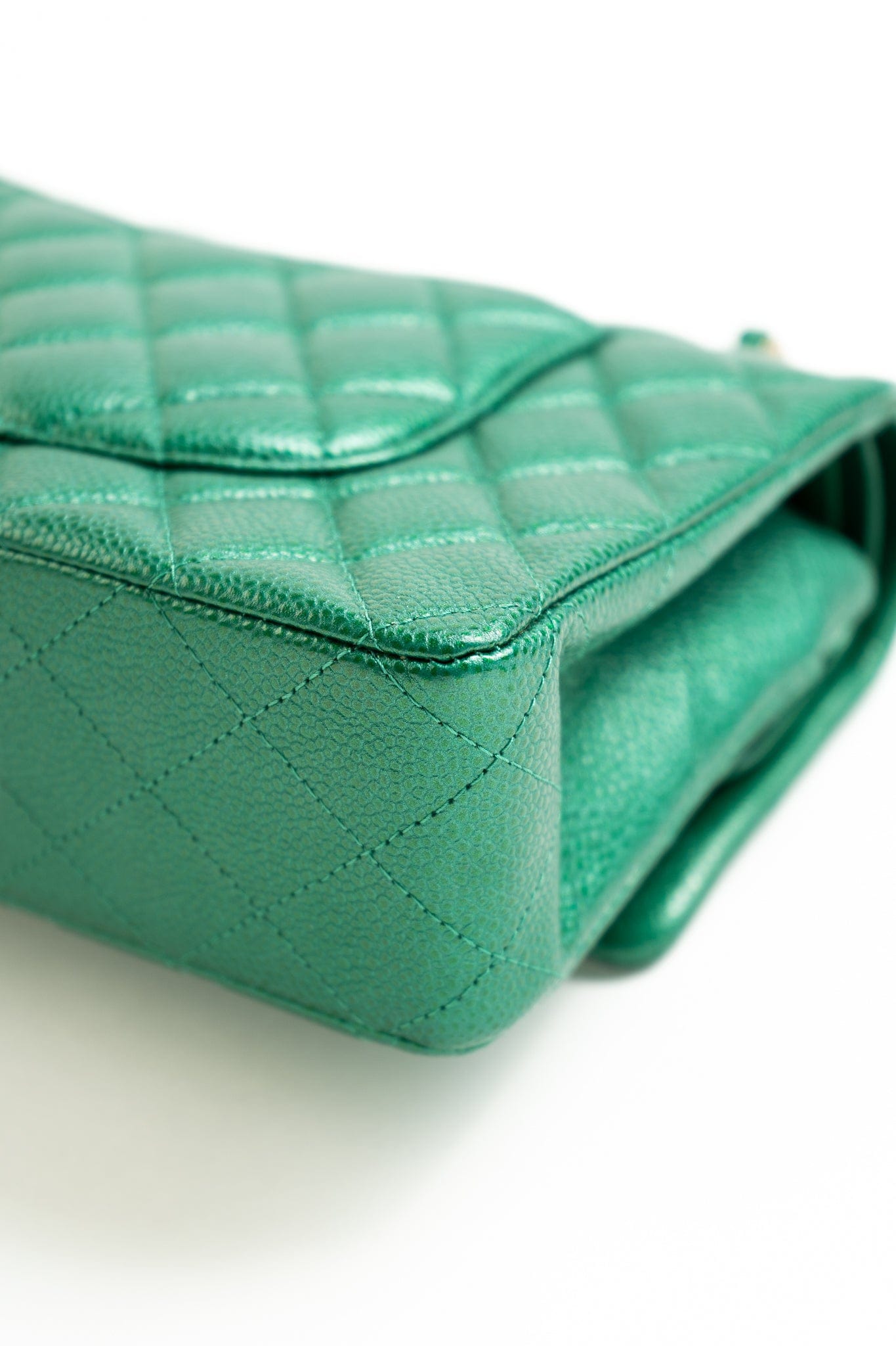 18S Emerald Green Caviar Quilted Classic Flap Medium Light Gold Hardware