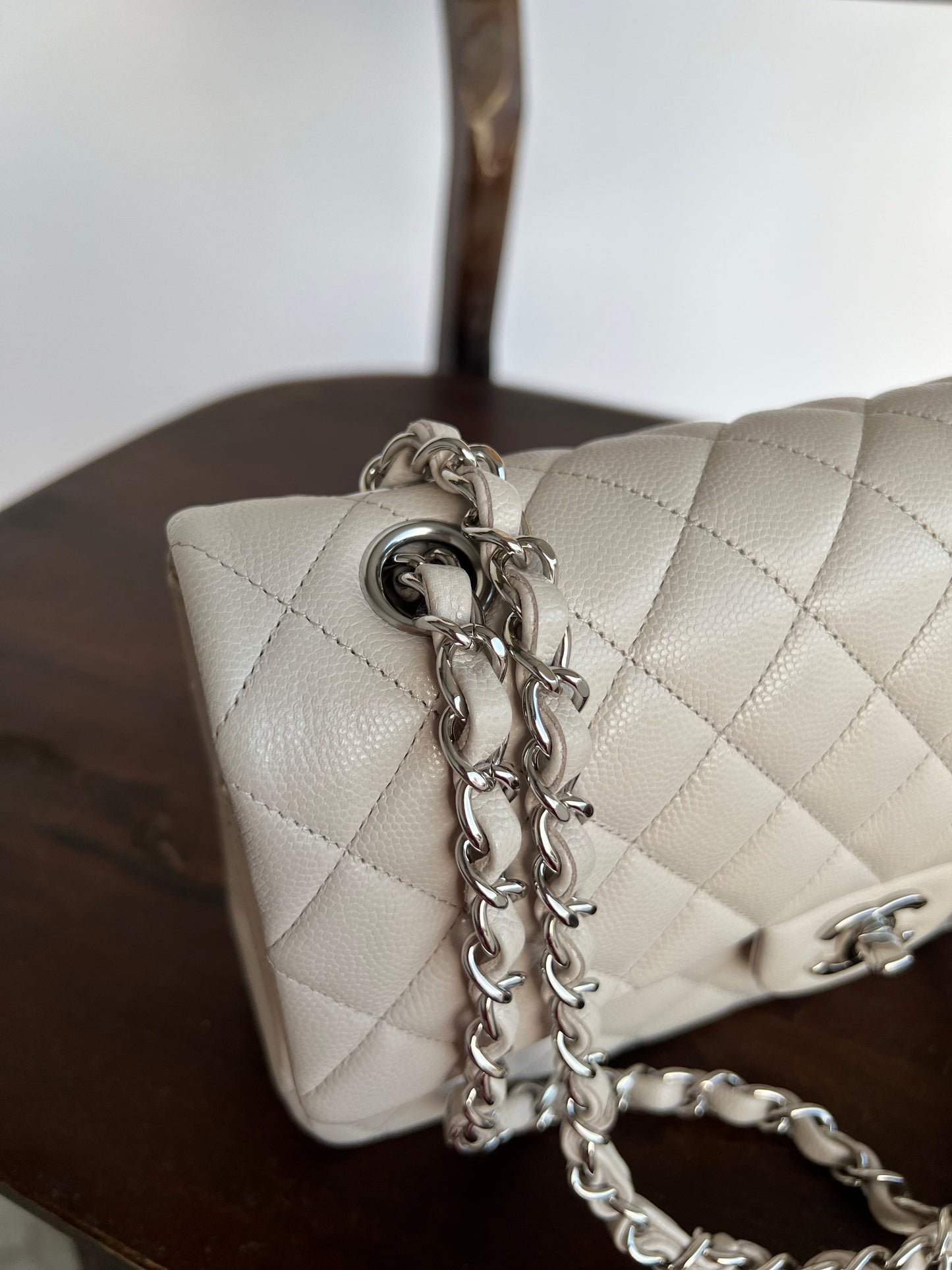 20B Ivory Caviar Quilted Classic Flap Medium Silver Hardware