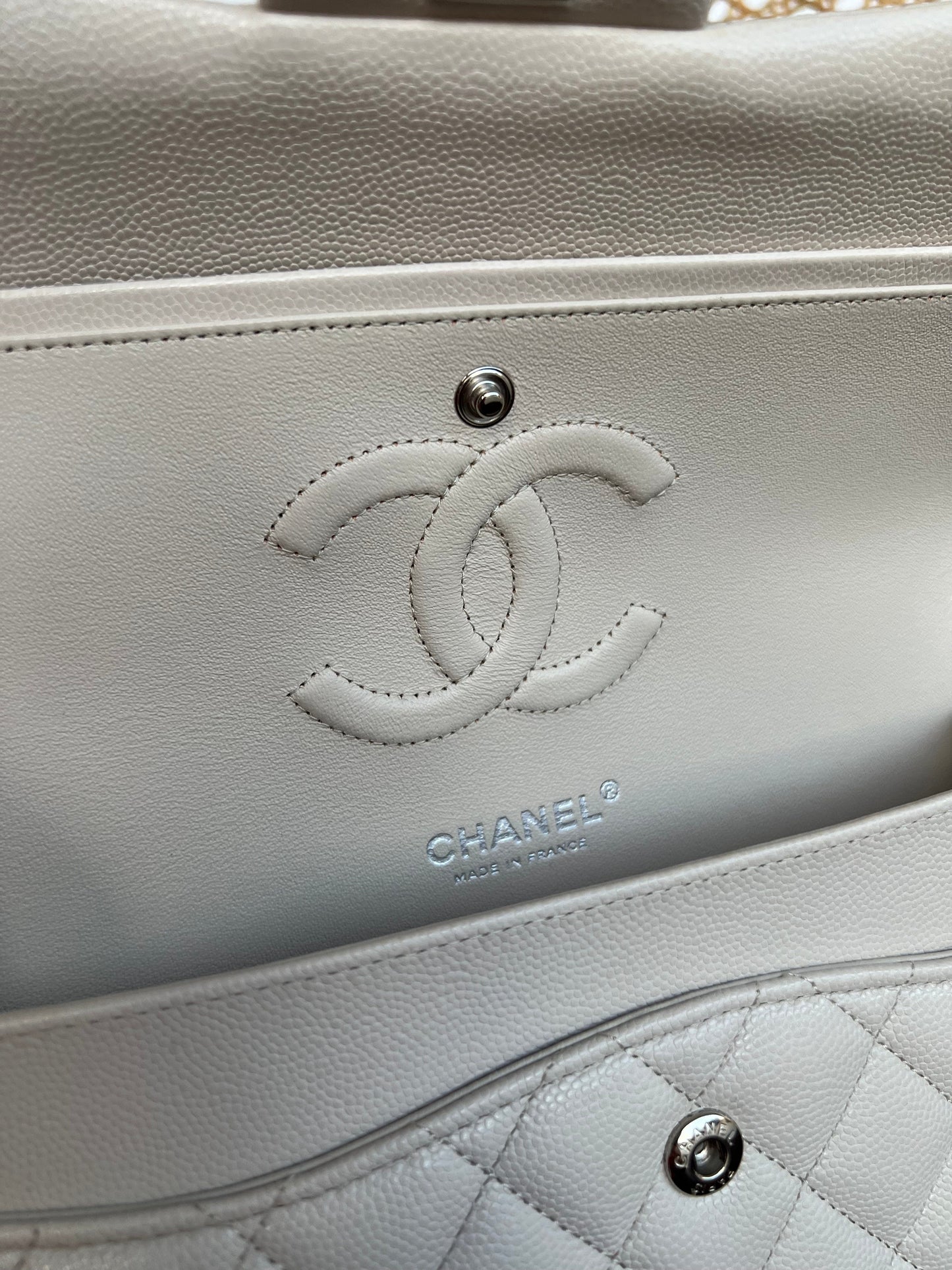 20B Ivory Caviar Quilted Classic Flap Medium Silver Hardware