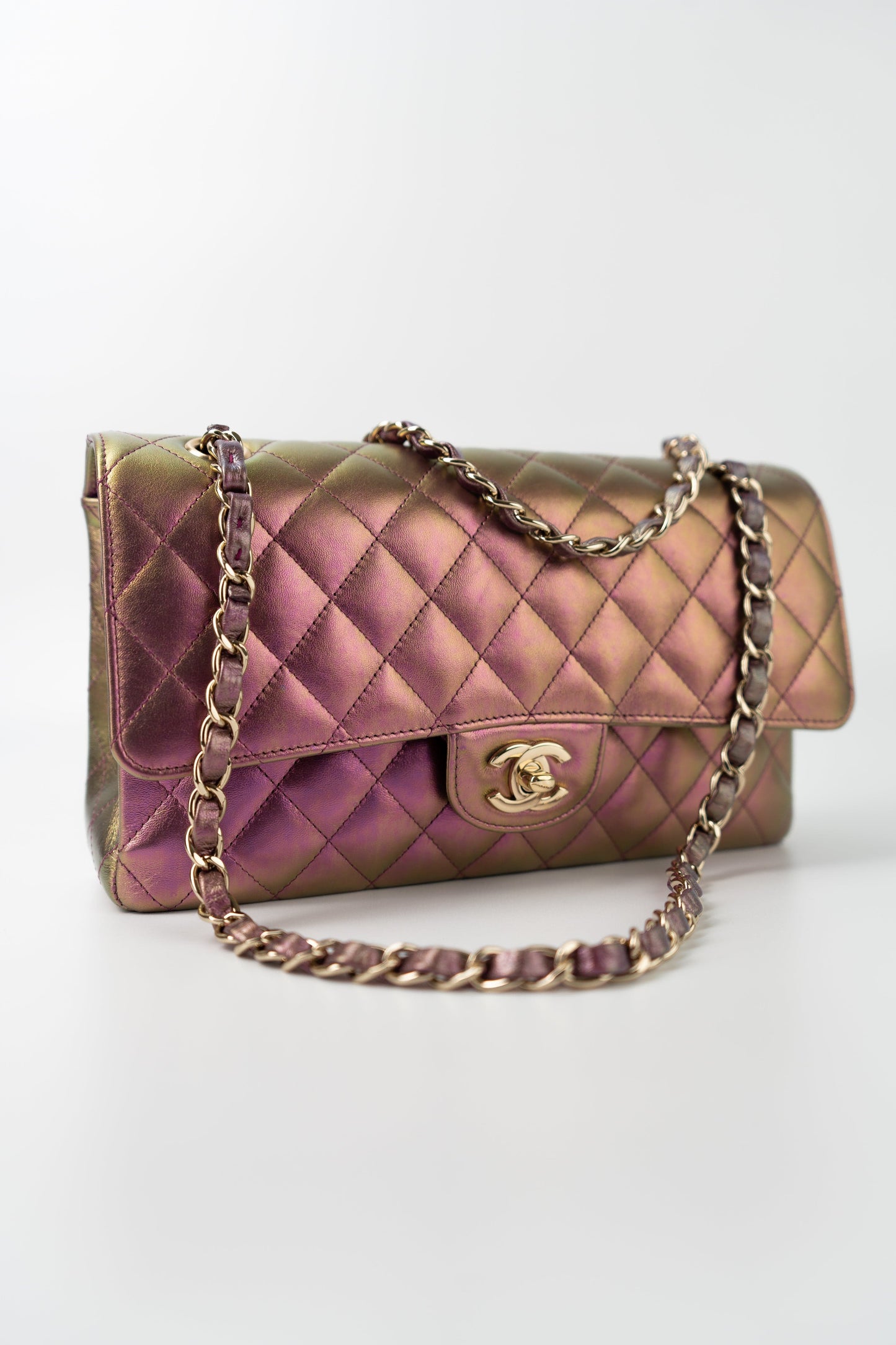 20B Purple Iridescent Lambskin Quilted Classic Flap Medium w/ Edge Stitching