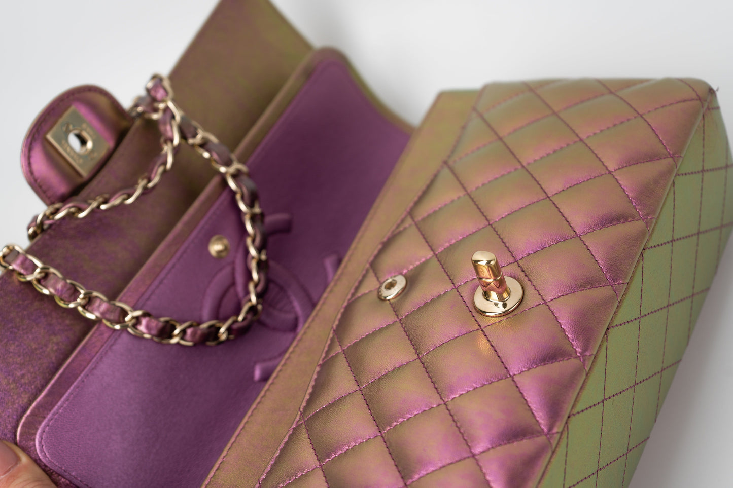 20B Purple Iridescent Lambskin Quilted Classic Flap Medium w/ Edge Stitching